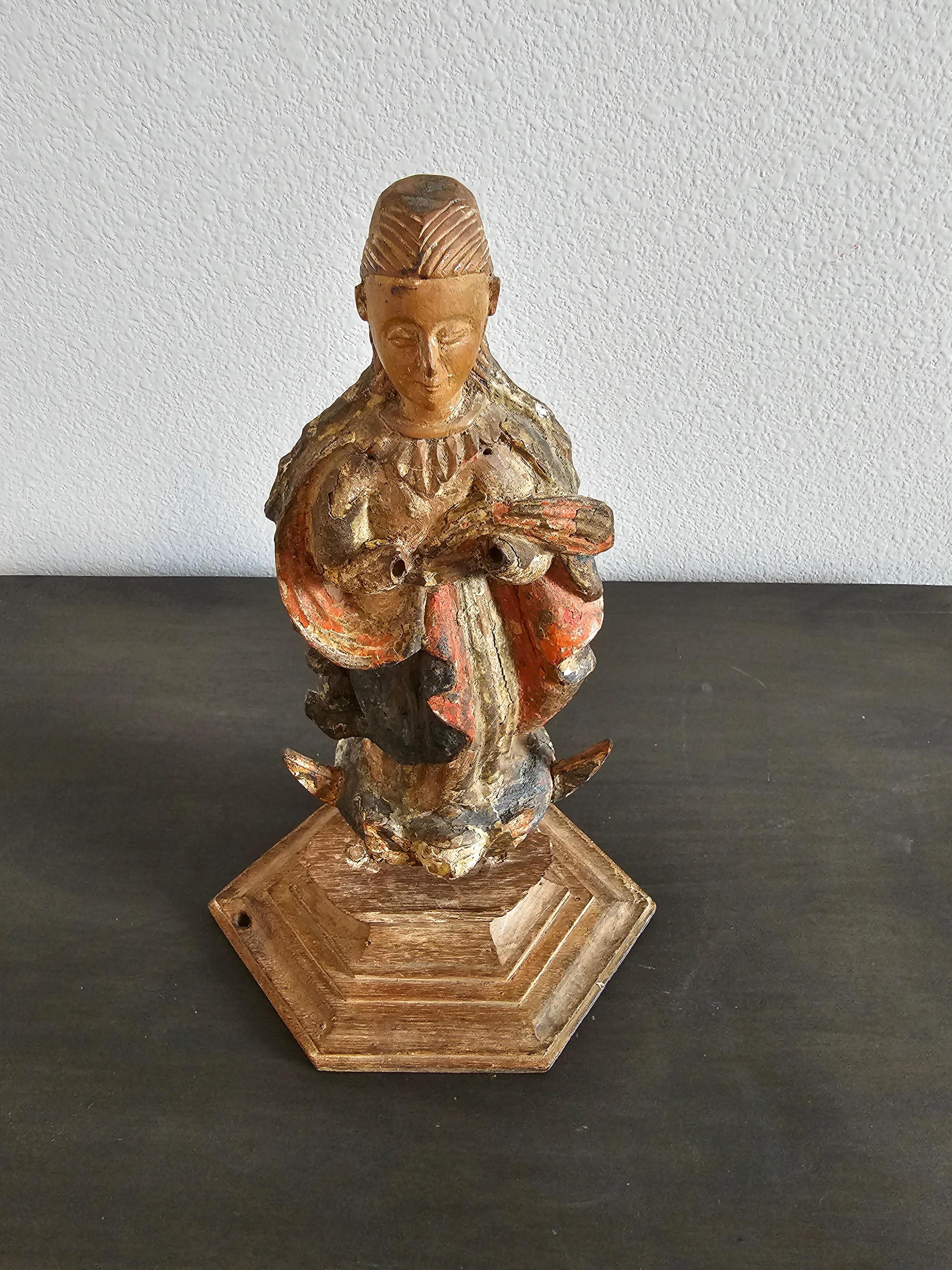 Baroque Period European Antique Carved Polychrome Santo Altar Figure In Distressed Condition For Sale In Forney, TX