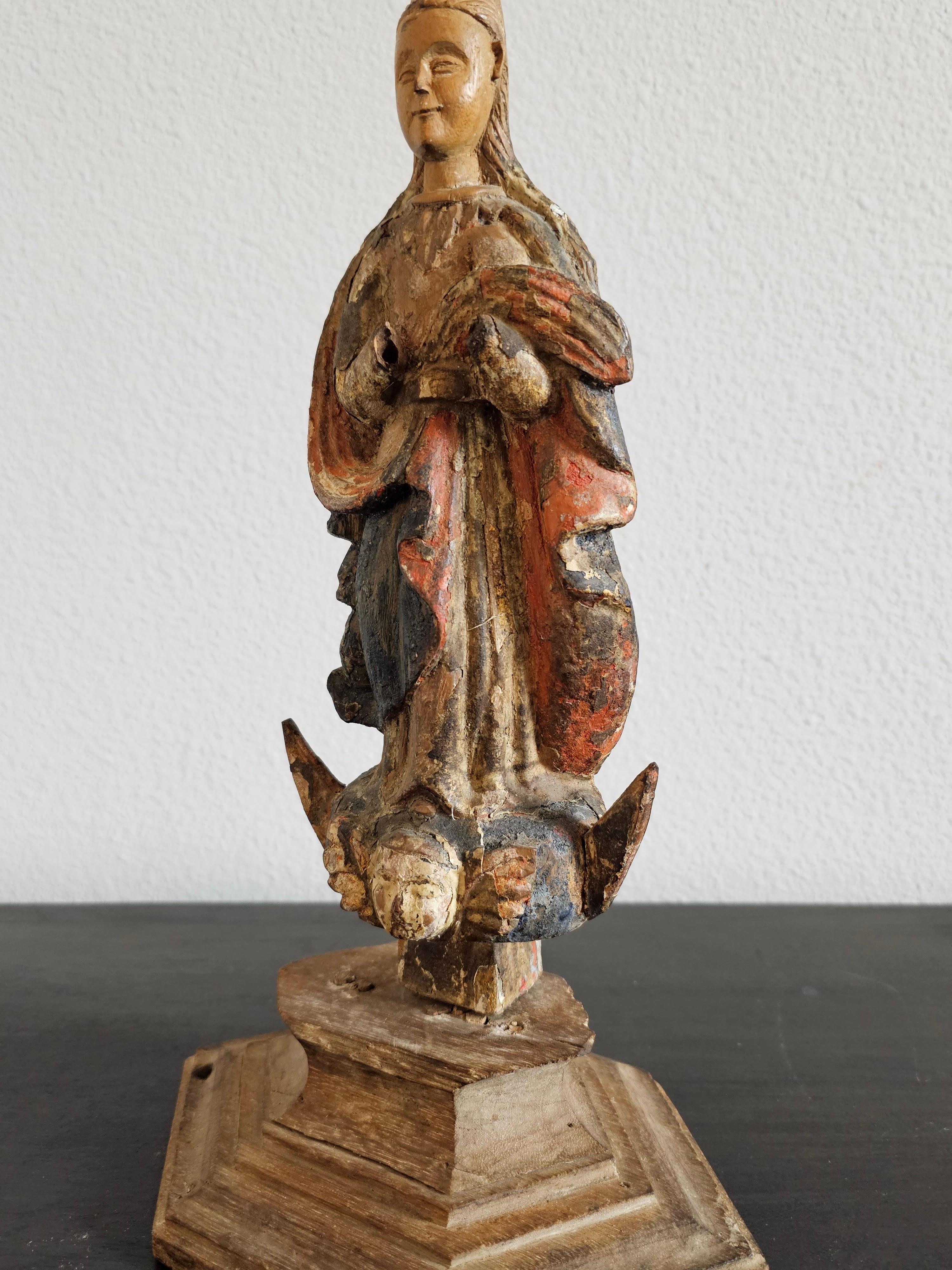 Figure d'autel Sainte-Espagne polychrome sculptée d'époque baroque européenne  Abîmé - En vente à Forney, TX