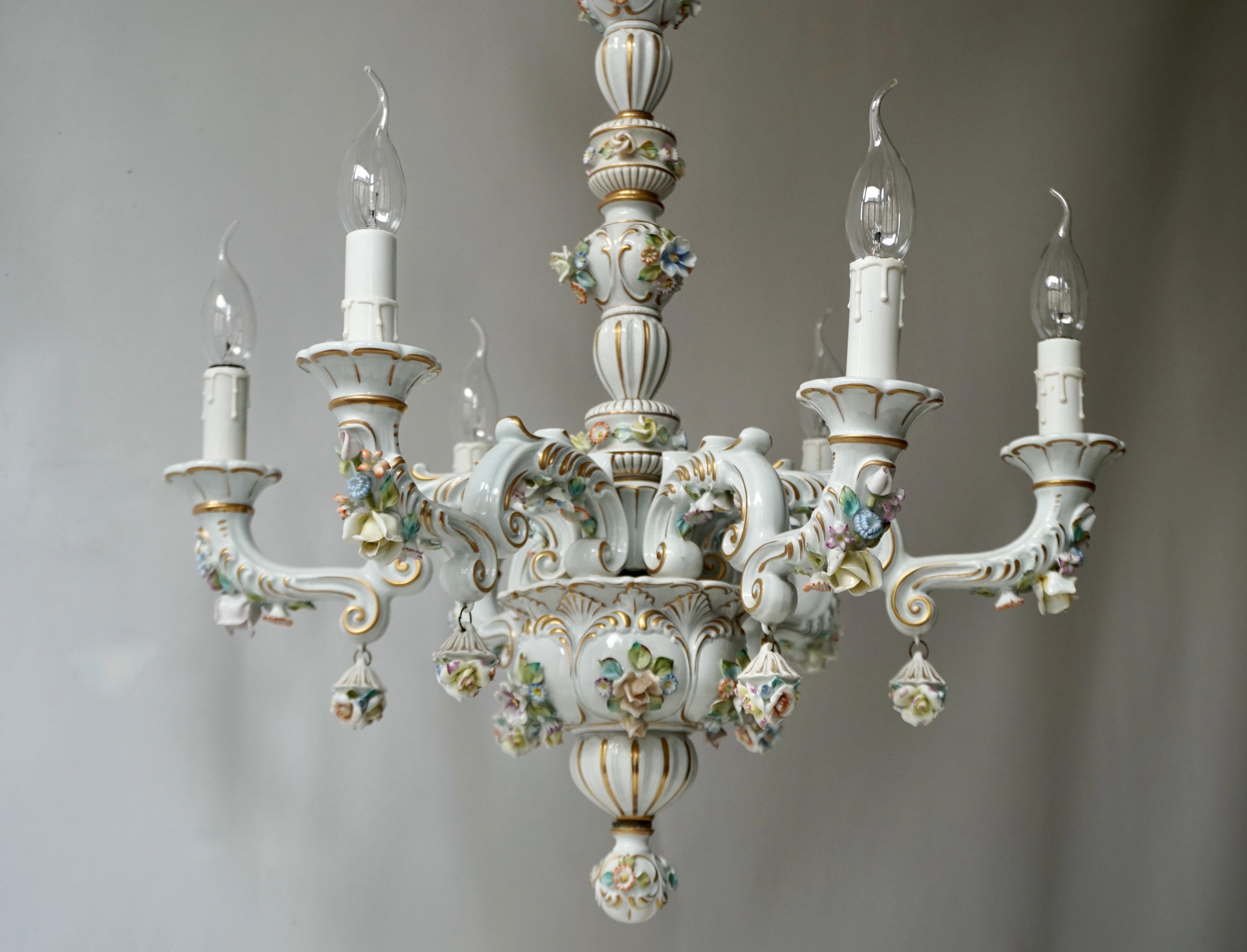 Peint à la main Lustre ou candélabre à fleurs en porcelaine baroque, Italie en vente