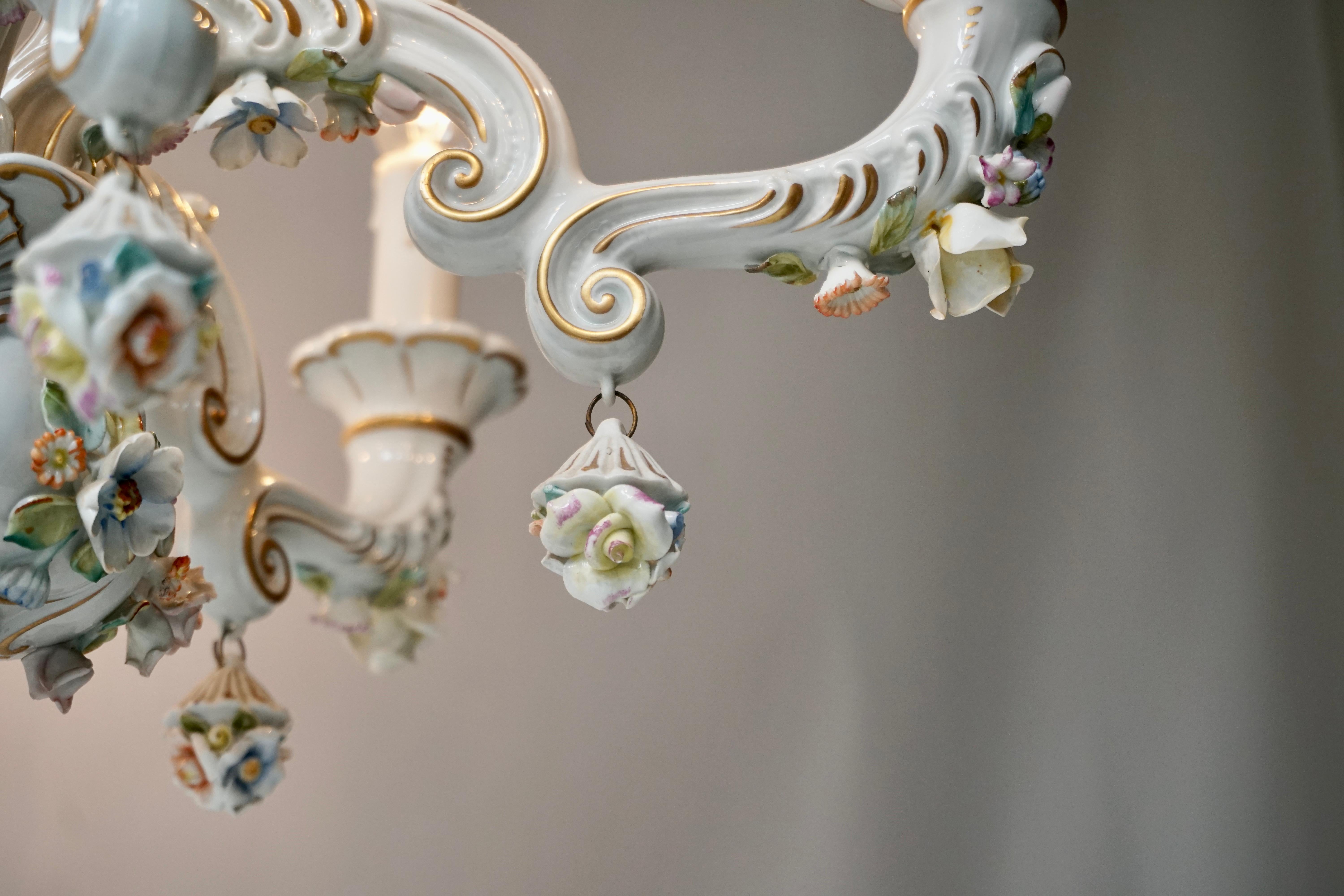 Baroque Porcelain Flower Chandelier or Candelabra, Italy In Good Condition For Sale In Antwerp, BE