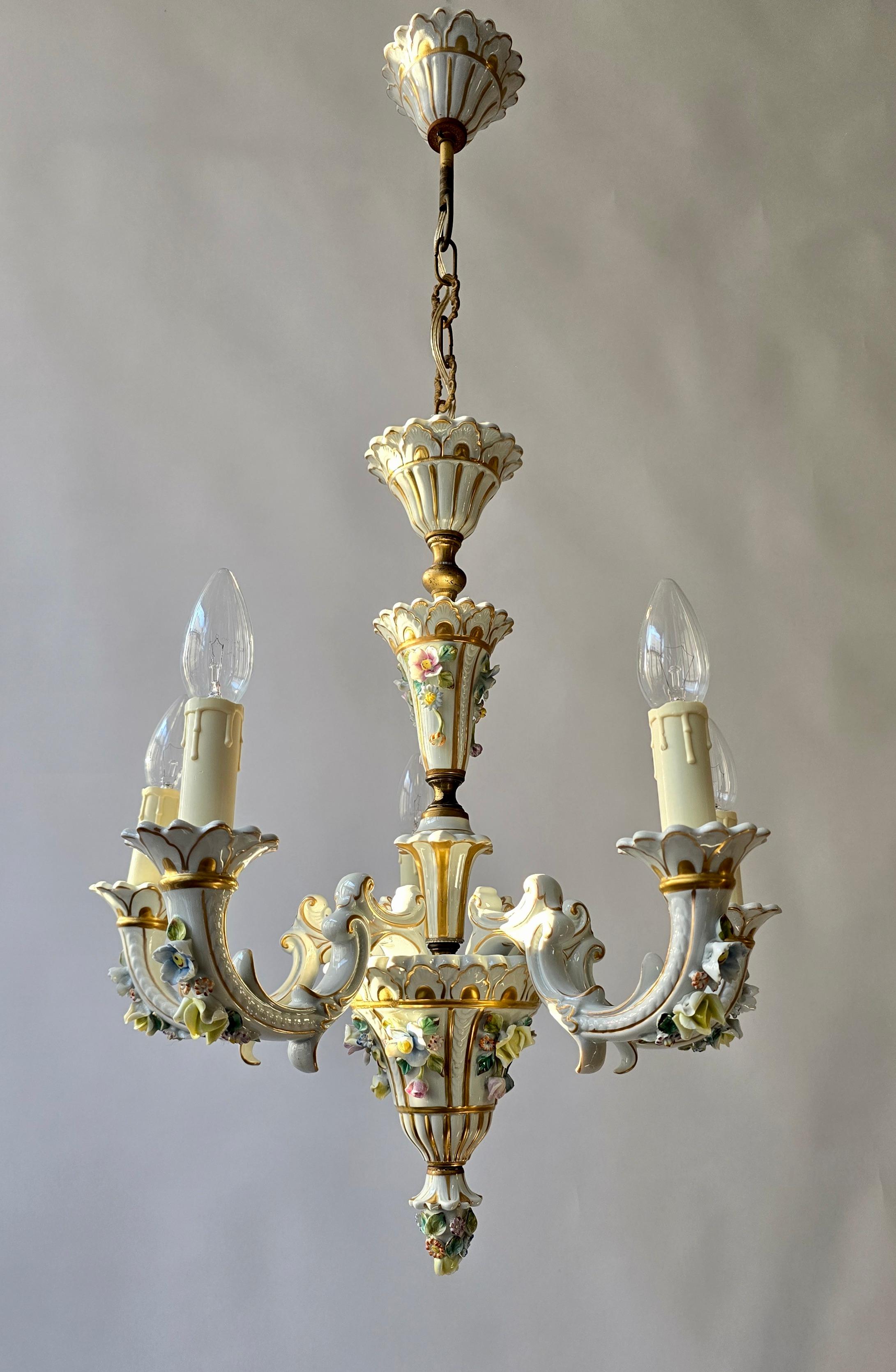 Baroque Porcelain Flower Chandelier or Candelabra, Italy In Good Condition For Sale In Antwerp, BE