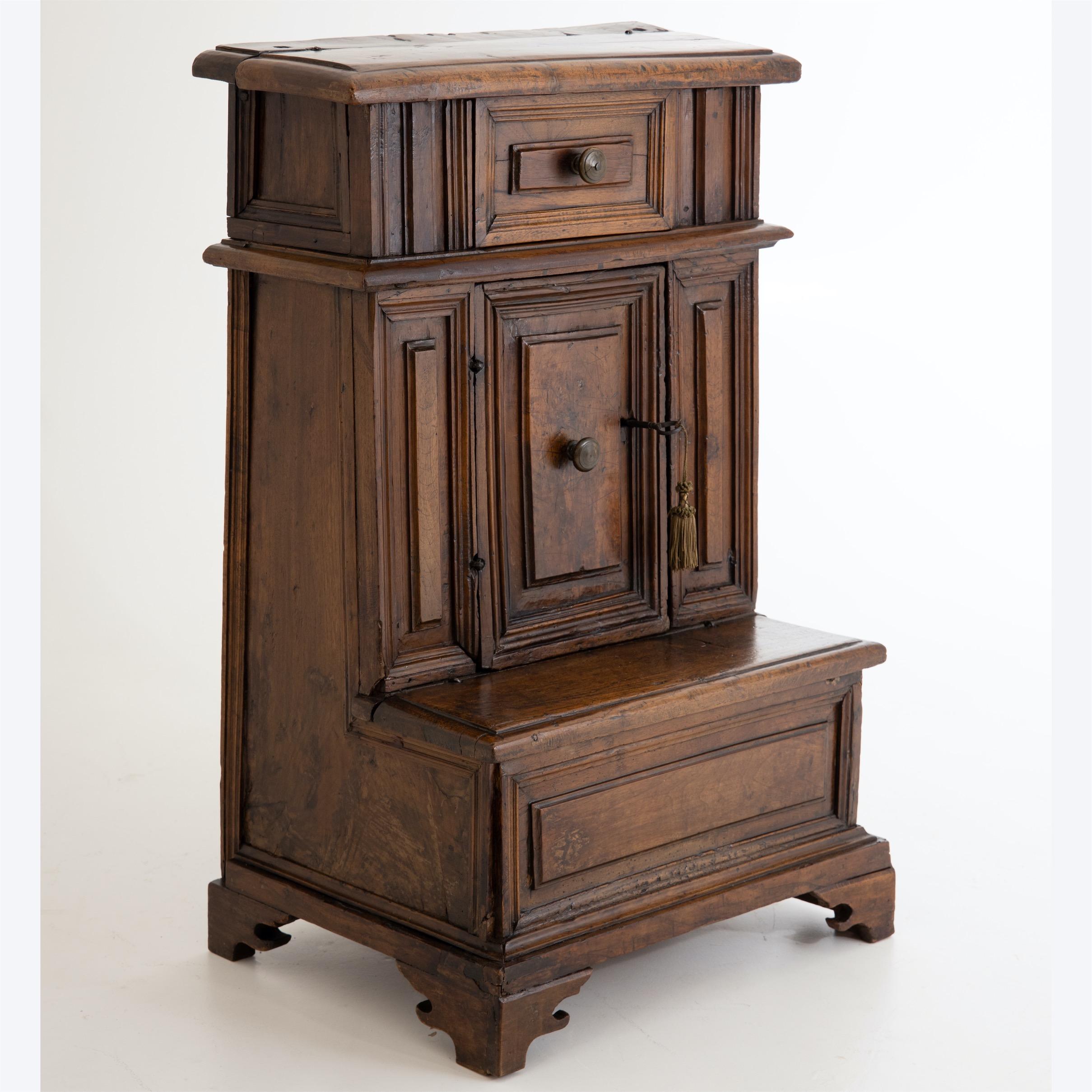 Baroque Prayer Chair, Walnut, 18th Century In Good Condition In Greding, DE