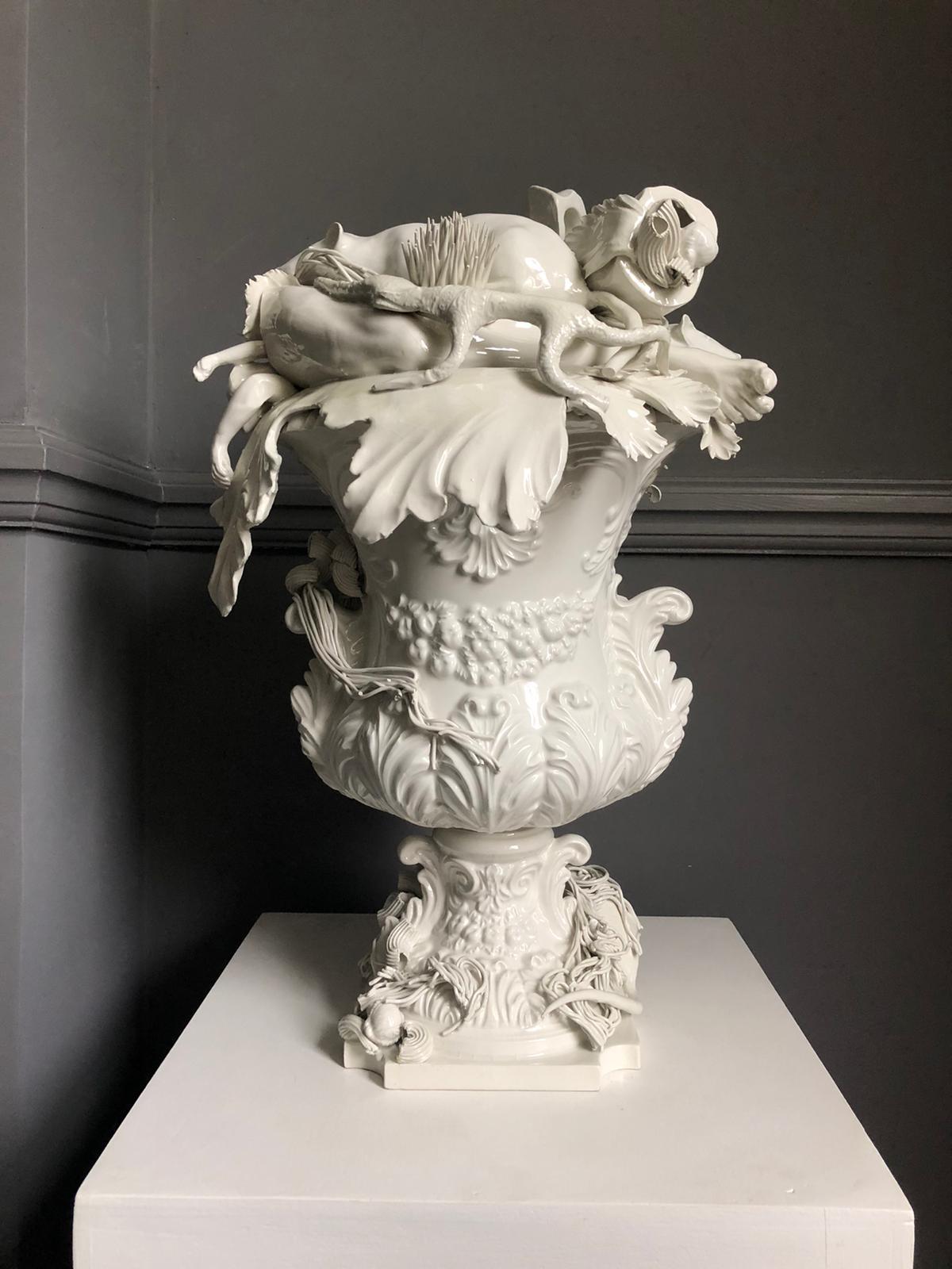 Baroque Rain White Ceramic Sculpture Glazed Earthenware Contemporary In Good Condition For Sale In London, GB