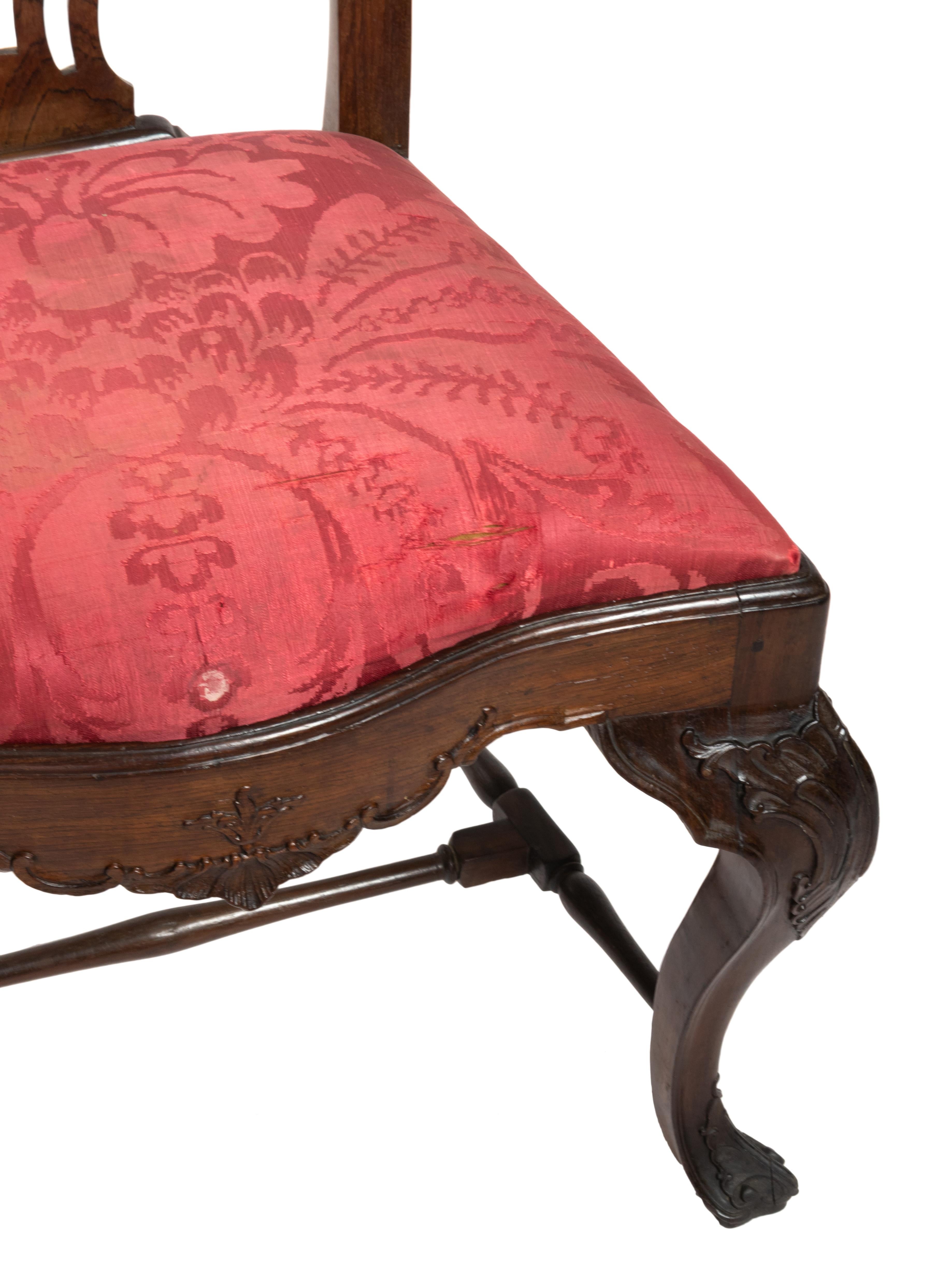 Baroque Red Damask Portuguese Chair, 18th Century For Sale 7