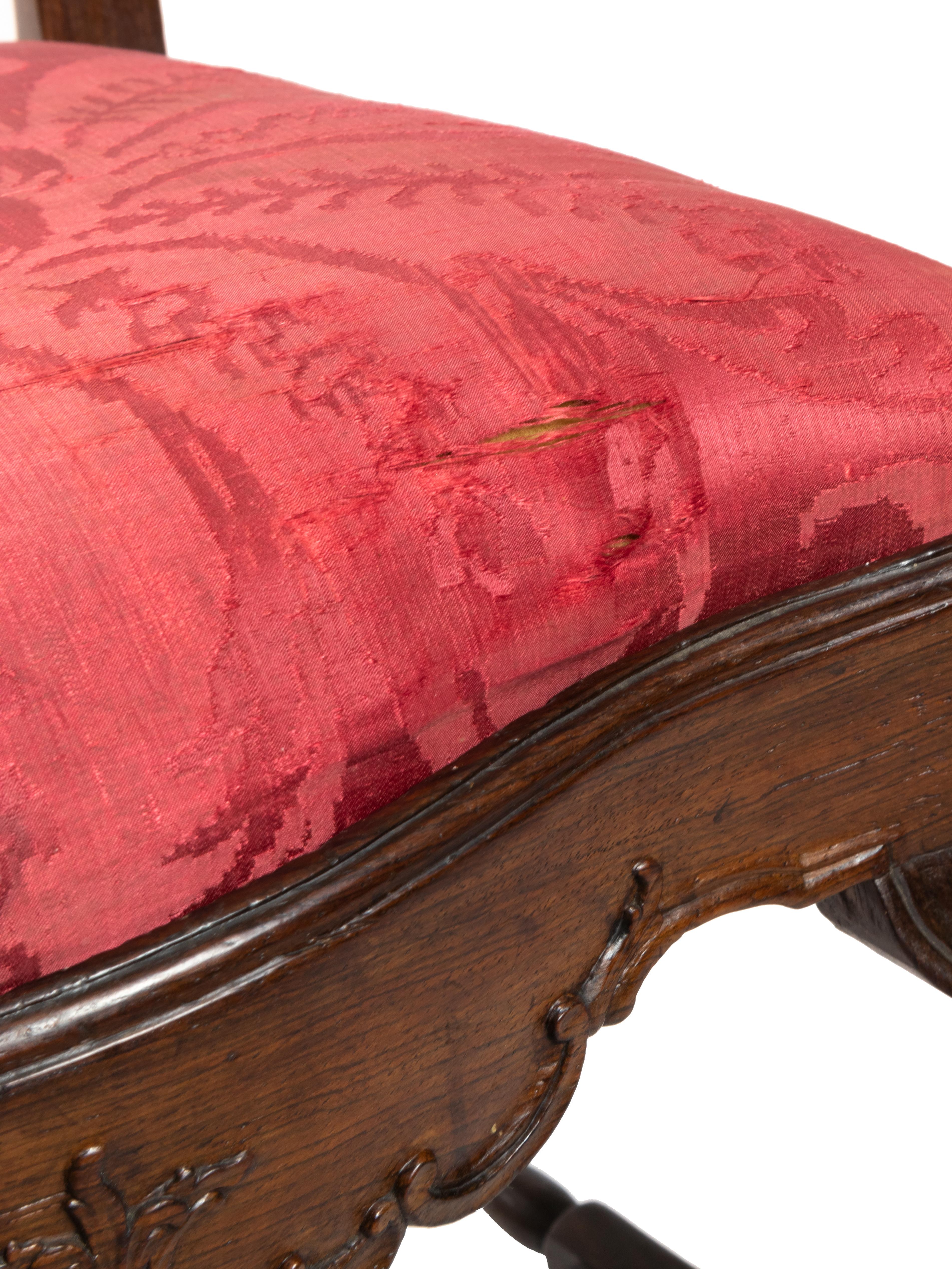 Baroque Red Damask Portuguese Chair, 18th Century For Sale 10