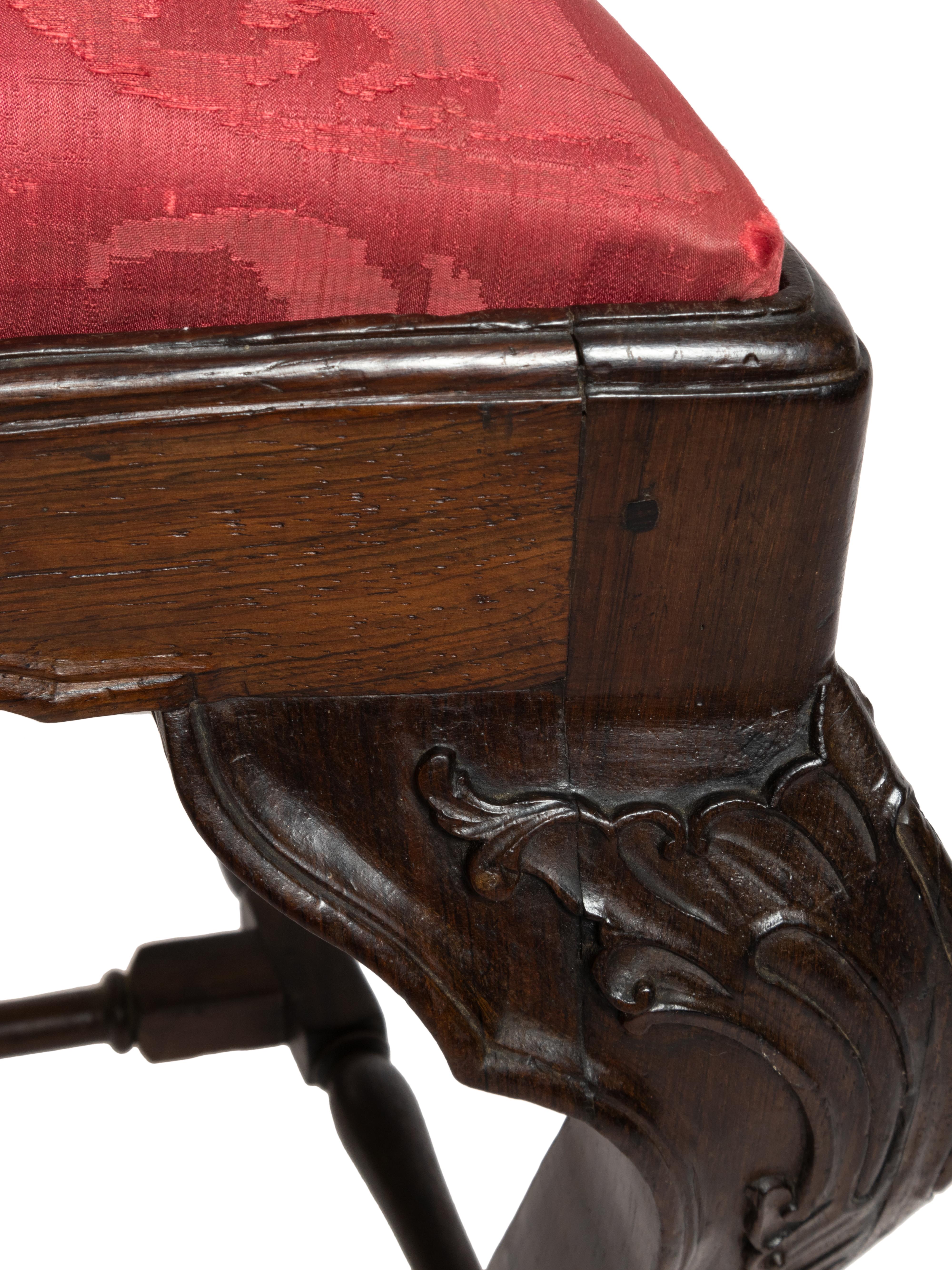 Chaise portugaise baroque en damas rouge, 18ème siècle en vente 10