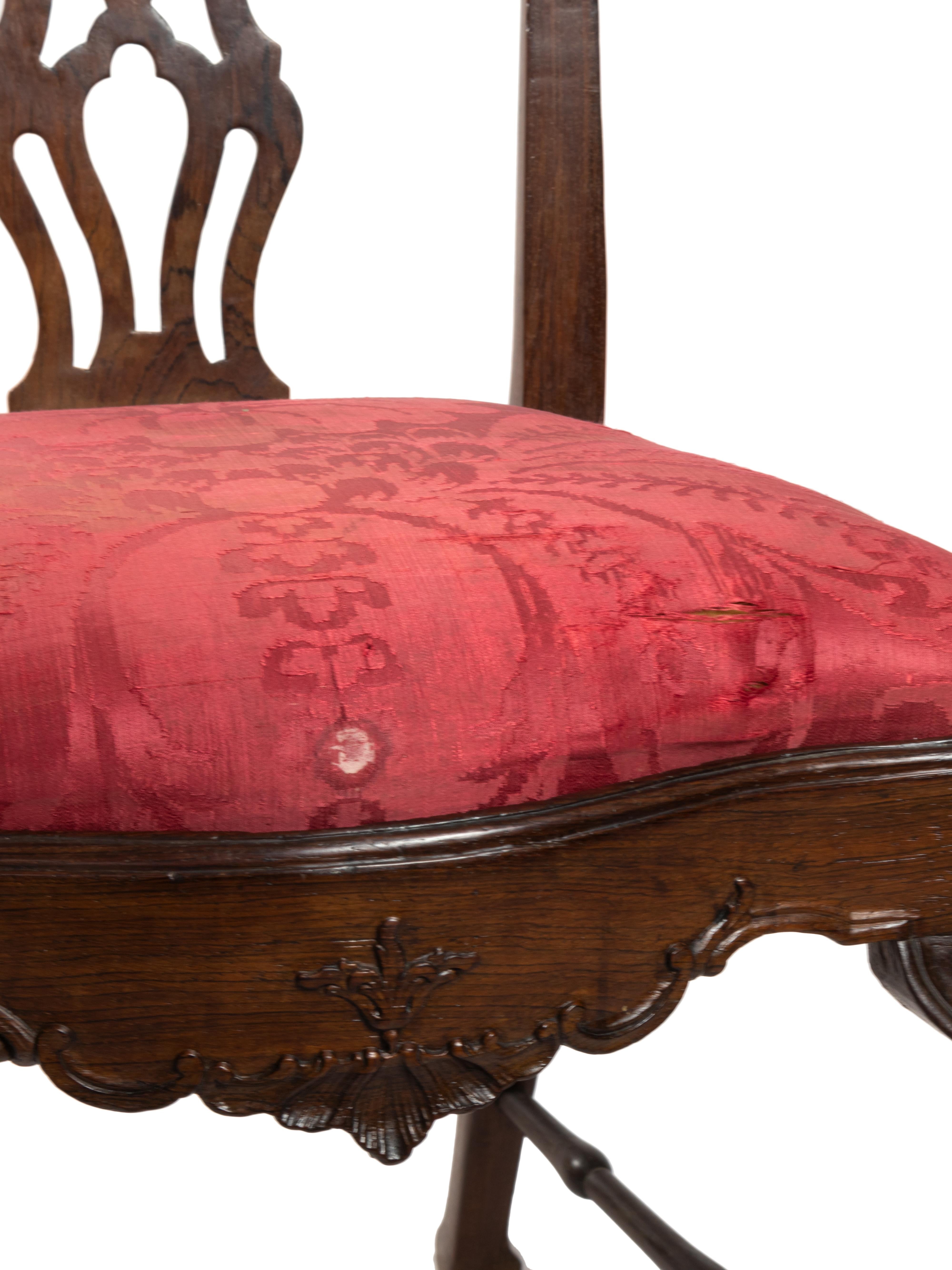 Baroque Red Damask Portuguese Chair, 18th Century For Sale 15