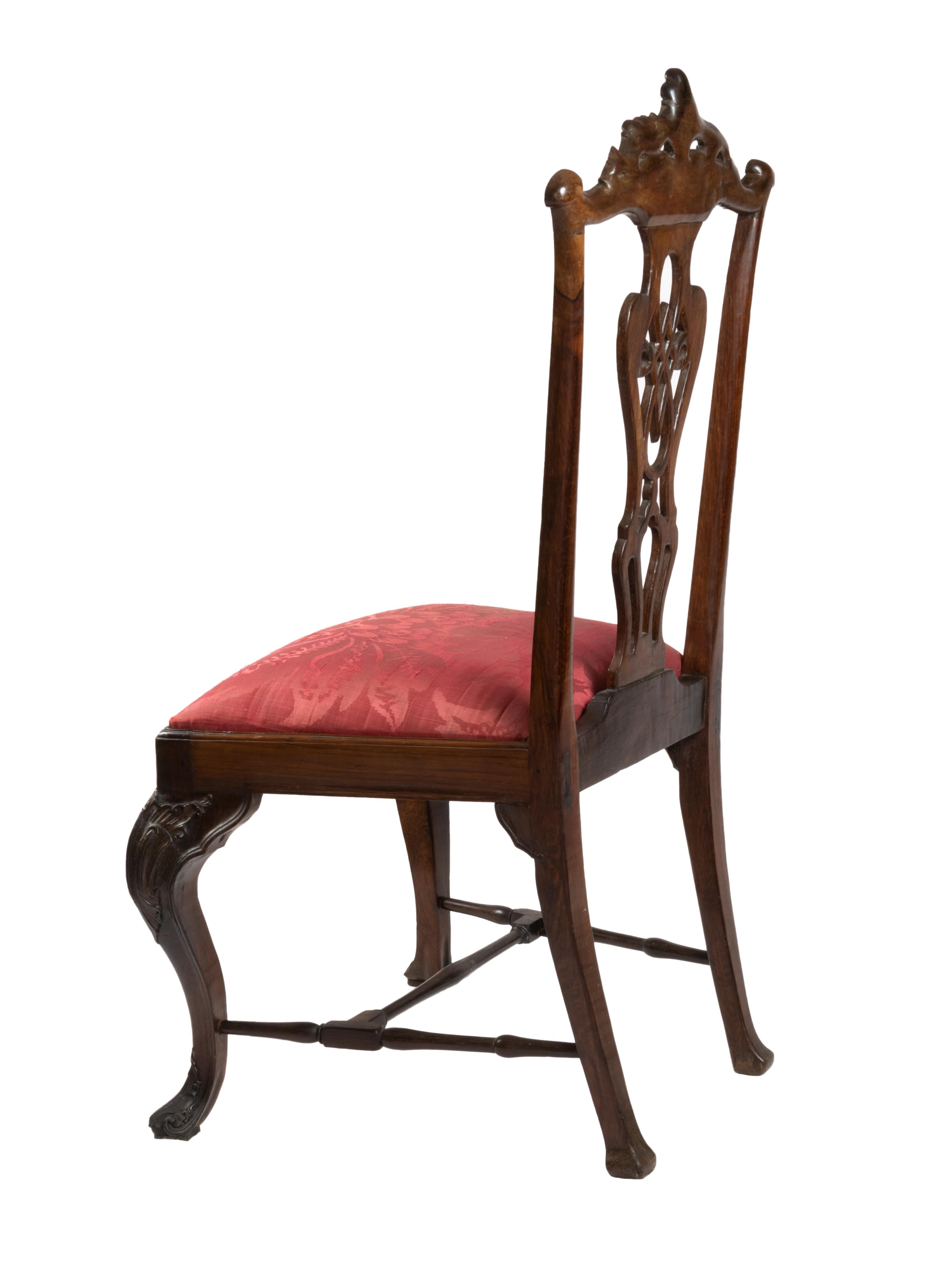 Baroque Red Damask Portuguese Chair, 18th Century In Good Condition For Sale In Lisbon, PT