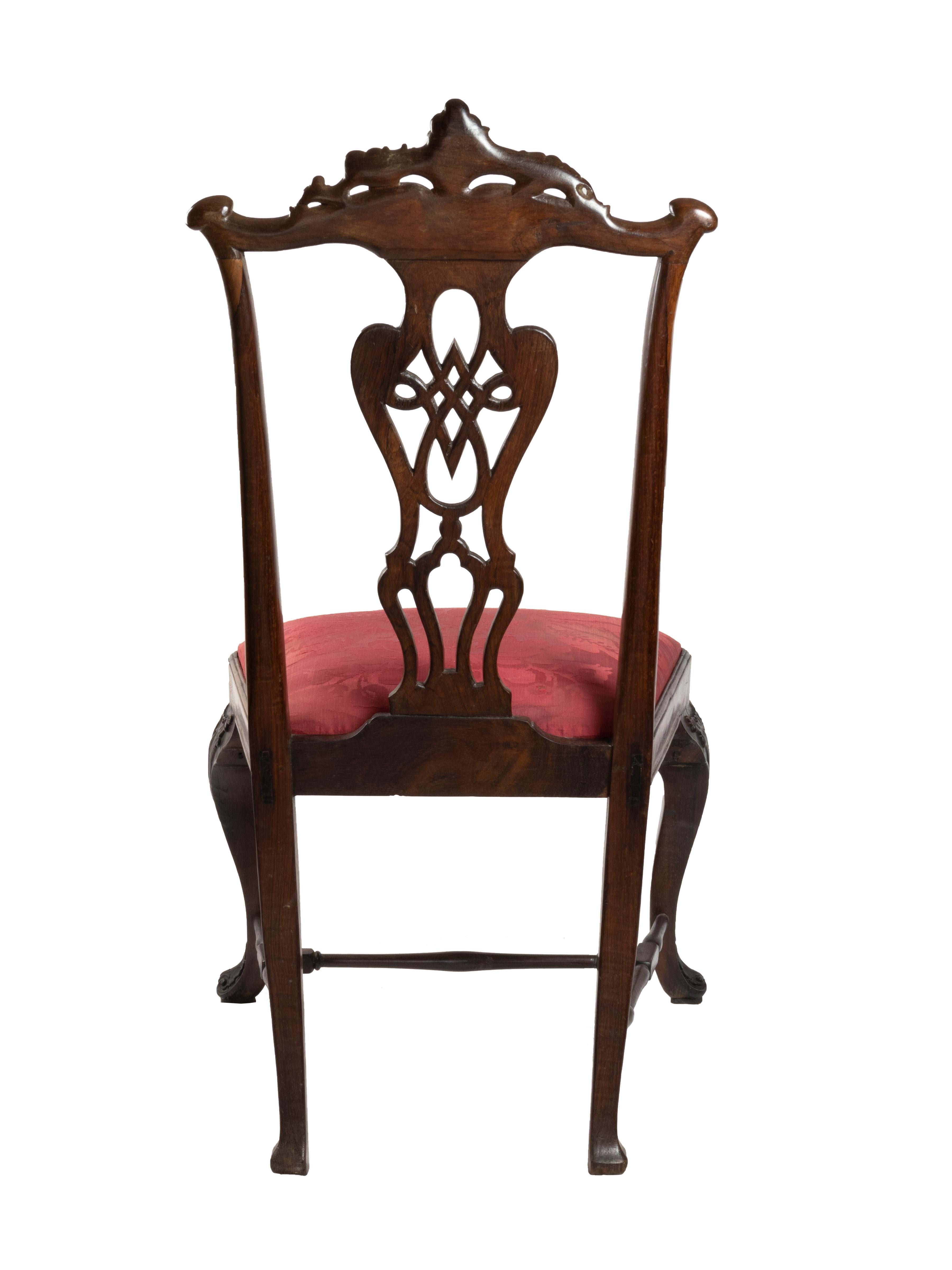 Baroque Red Damask Portuguese Chair, 18th Century For Sale 1