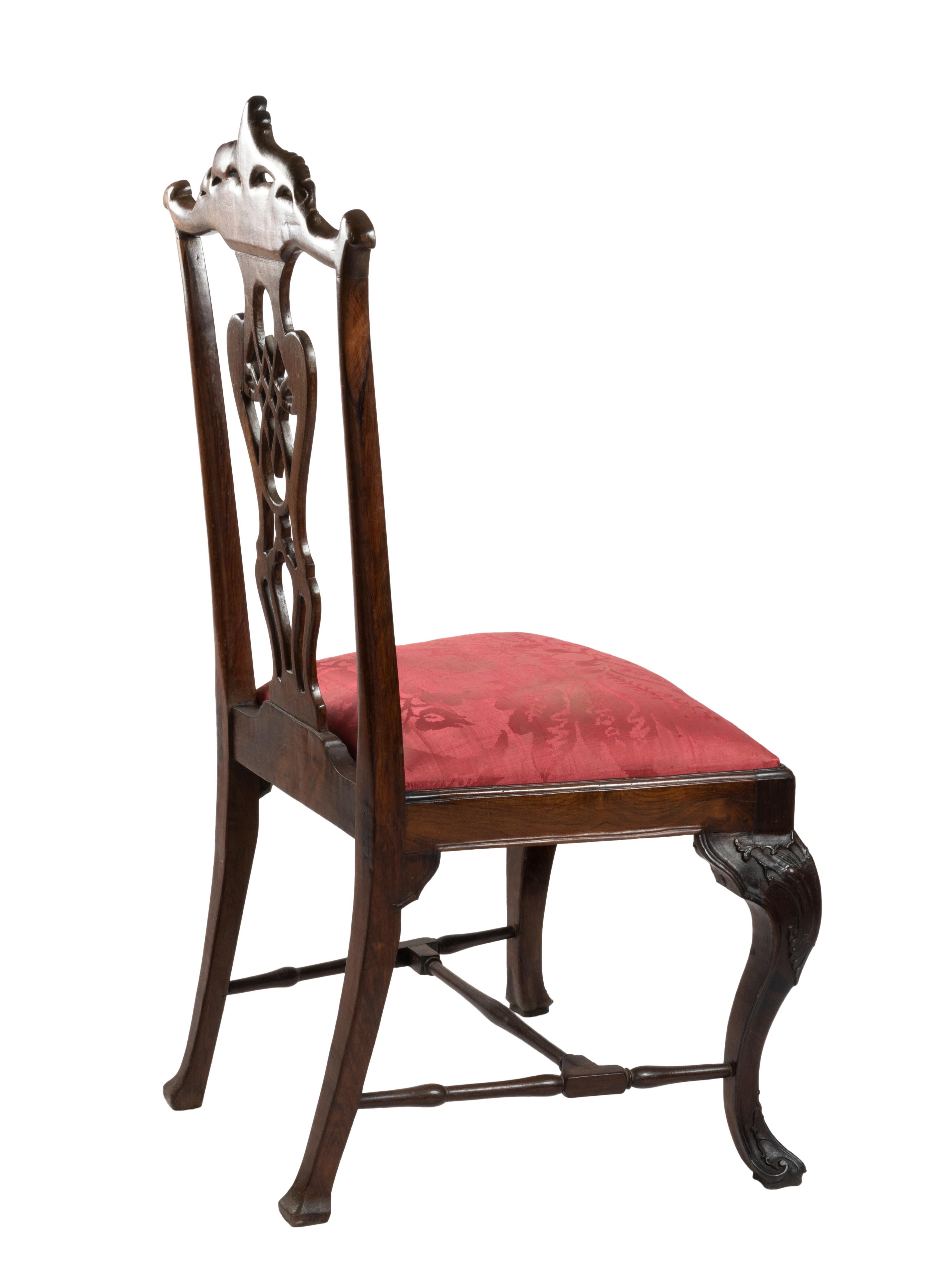 XVIIIe siècle et antérieur Chaise portugaise baroque en damas rouge, 18ème siècle en vente