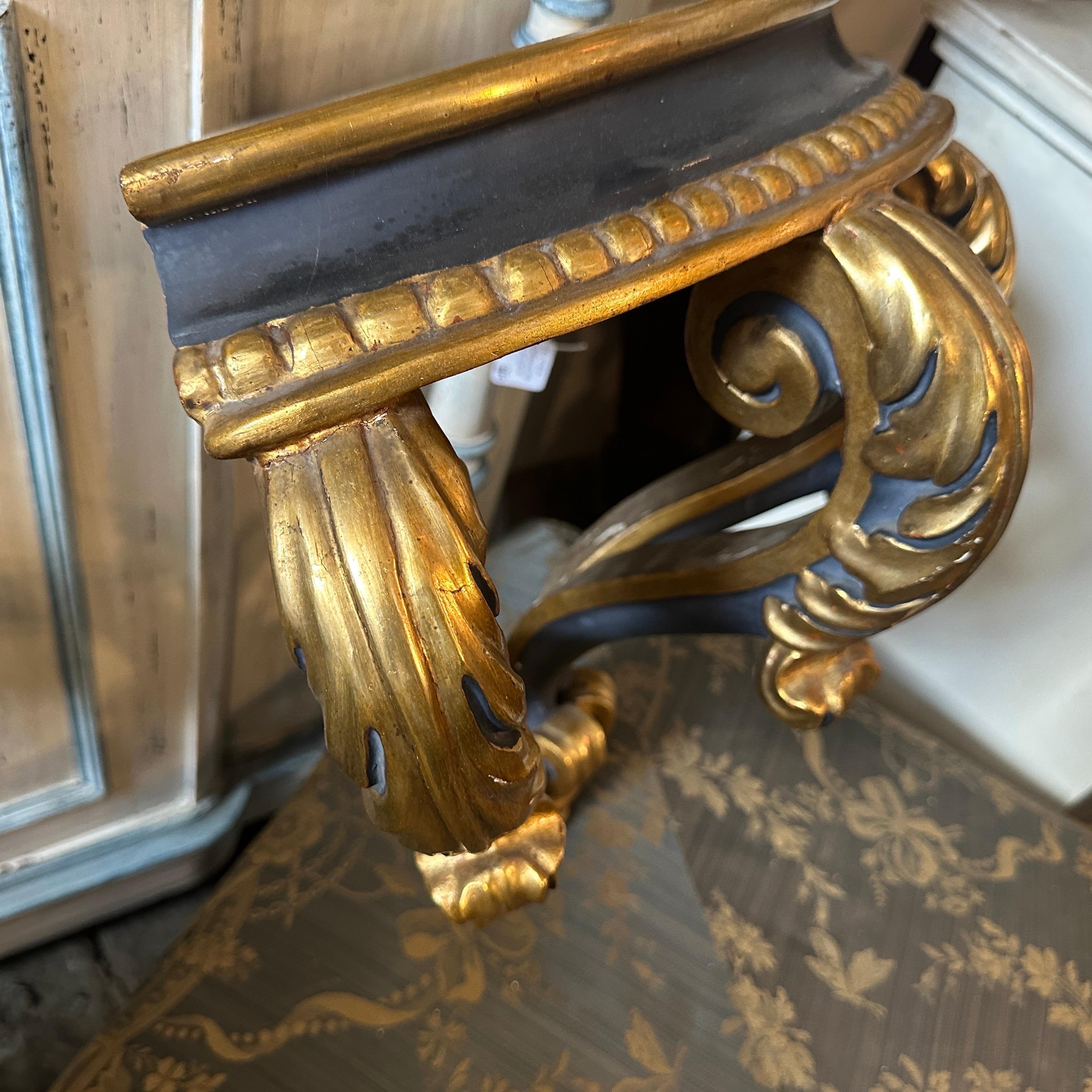 Baroque Revival Blue Lacquered and Gilded Wood Italian Corner Console Table In Good Condition For Sale In Catania, Sicilia