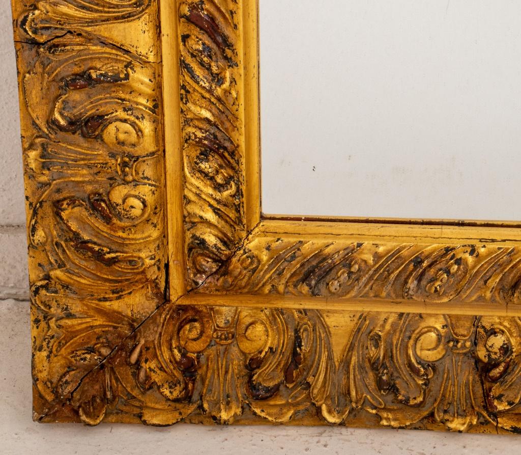 Néo-baroque Miroir de cheminée en bois doré sculpté de style néo-baroque en vente