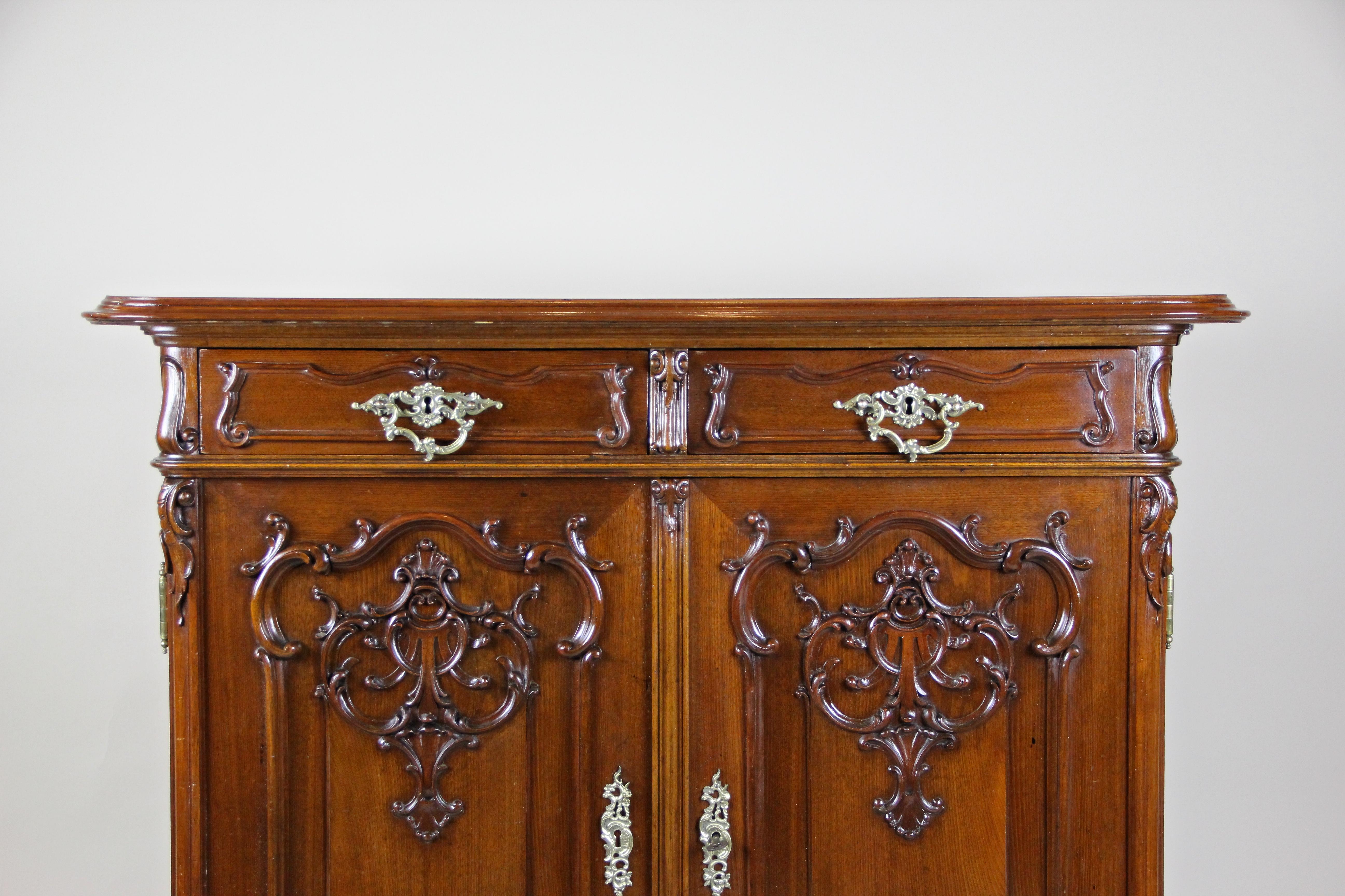 Austrian Baroque Revival Commode or Trumeau with Nut Wood Carvings, Austria, circa 1880 For Sale