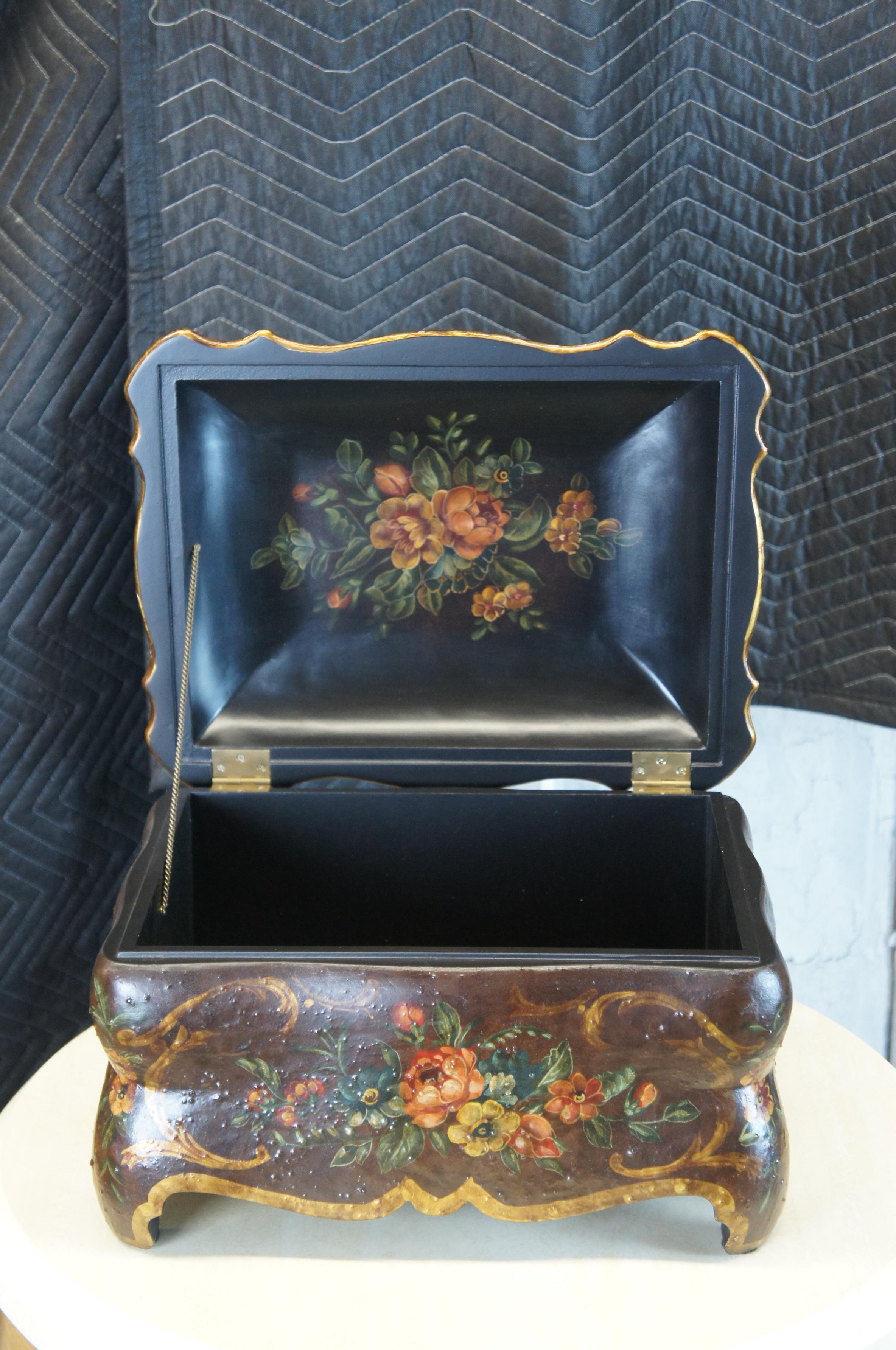 20ième siècle Coffre à bijoux en forme de boîte décorative bombée peint à la main, style néo-baroque en vente