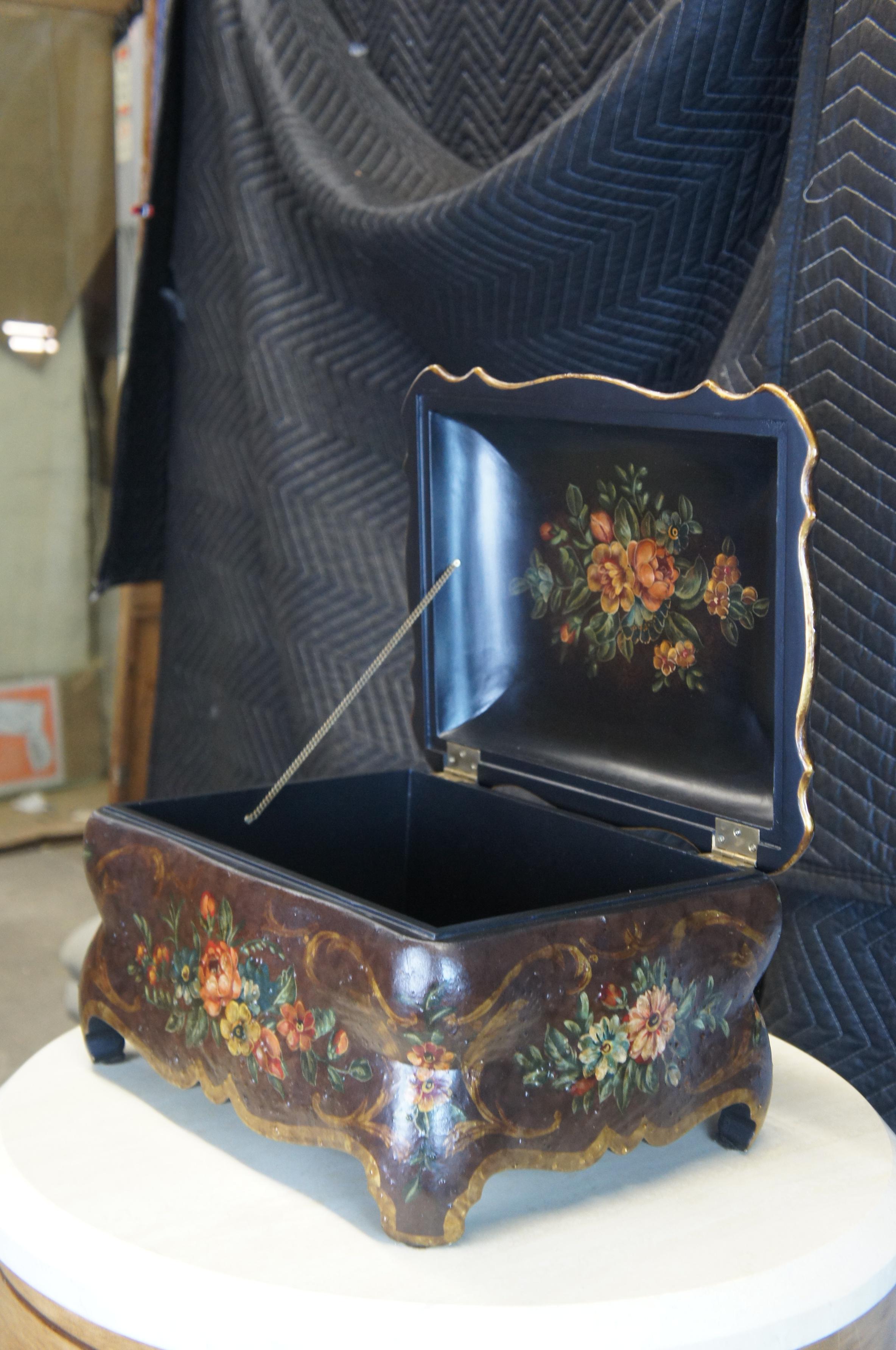 Bois de feuillus Coffre à bijoux en forme de boîte décorative bombée peint à la main, style néo-baroque en vente