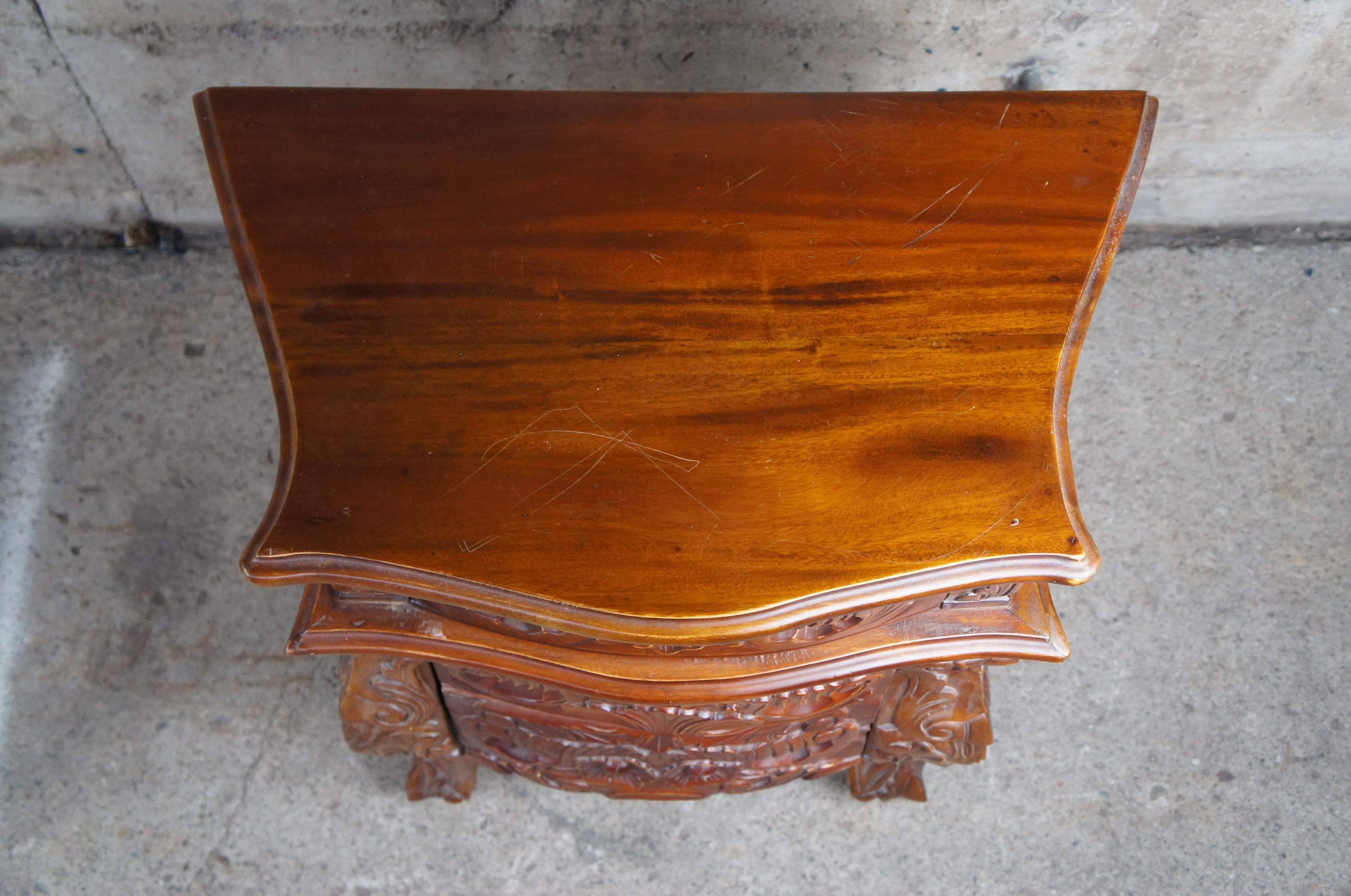 Baroque Revival Serpentine Mahogany Carved Nightstand Side Accent Table Rococo In Good Condition In Dayton, OH