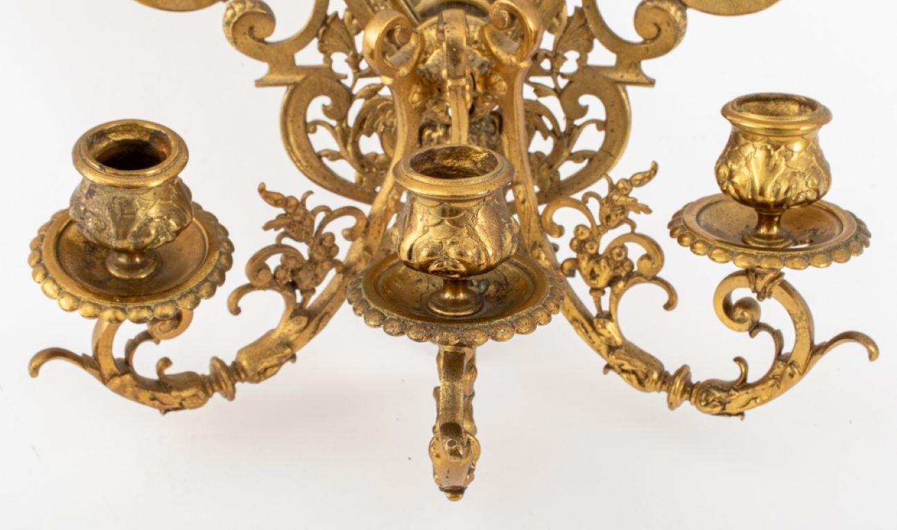Baroque Revival Style Brass Mirrored Wall Sconce In Good Condition For Sale In New York, NY