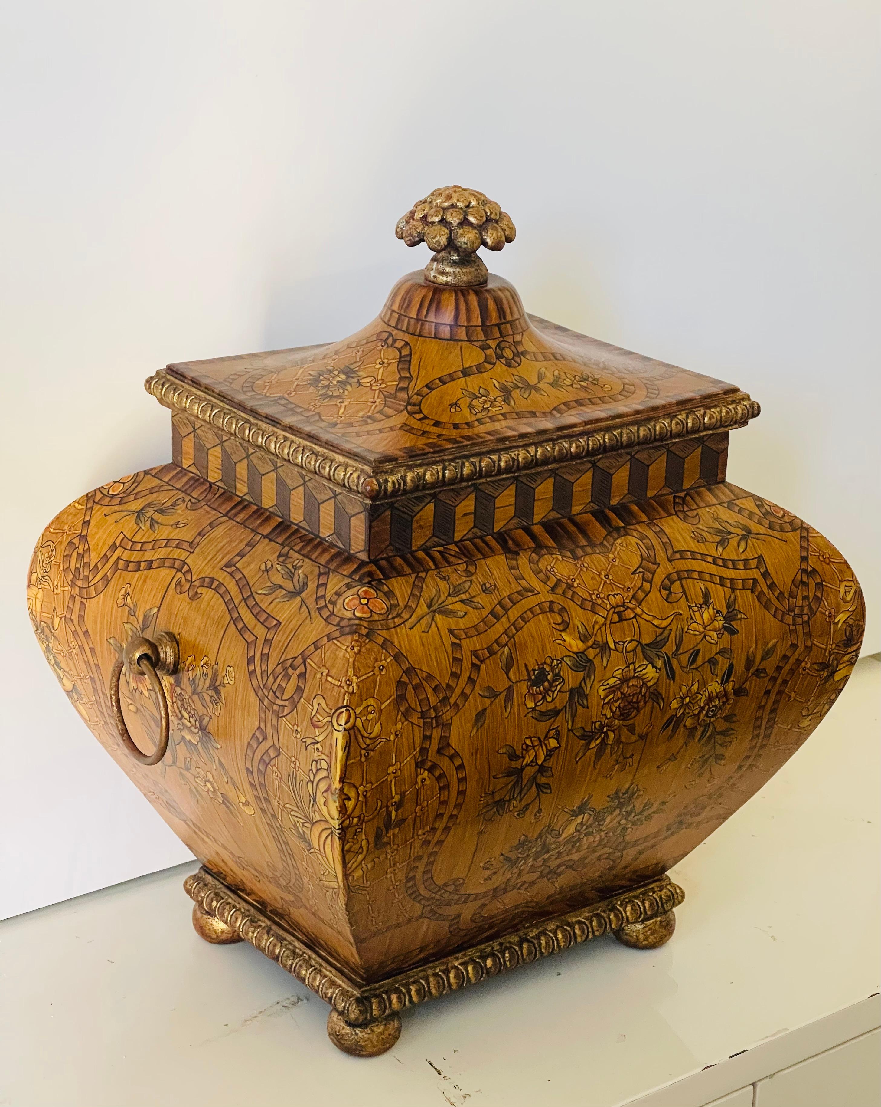 Caja de madera grande para el té de estilo renacimiento barroco Pintado a mano en venta