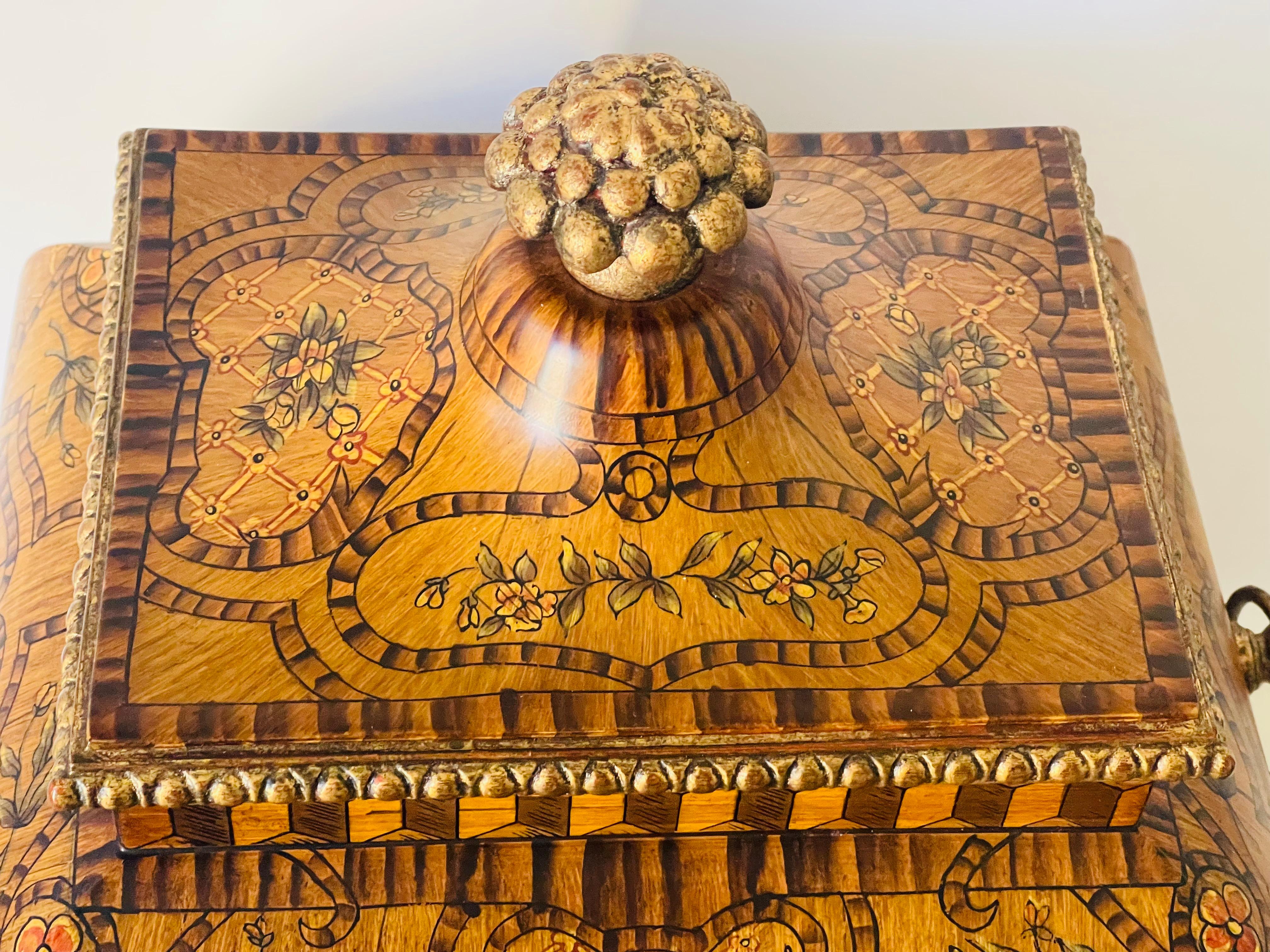 Caja de madera grande para el té de estilo renacimiento barroco en Bueno estado para la venta en Boca Raton, FL