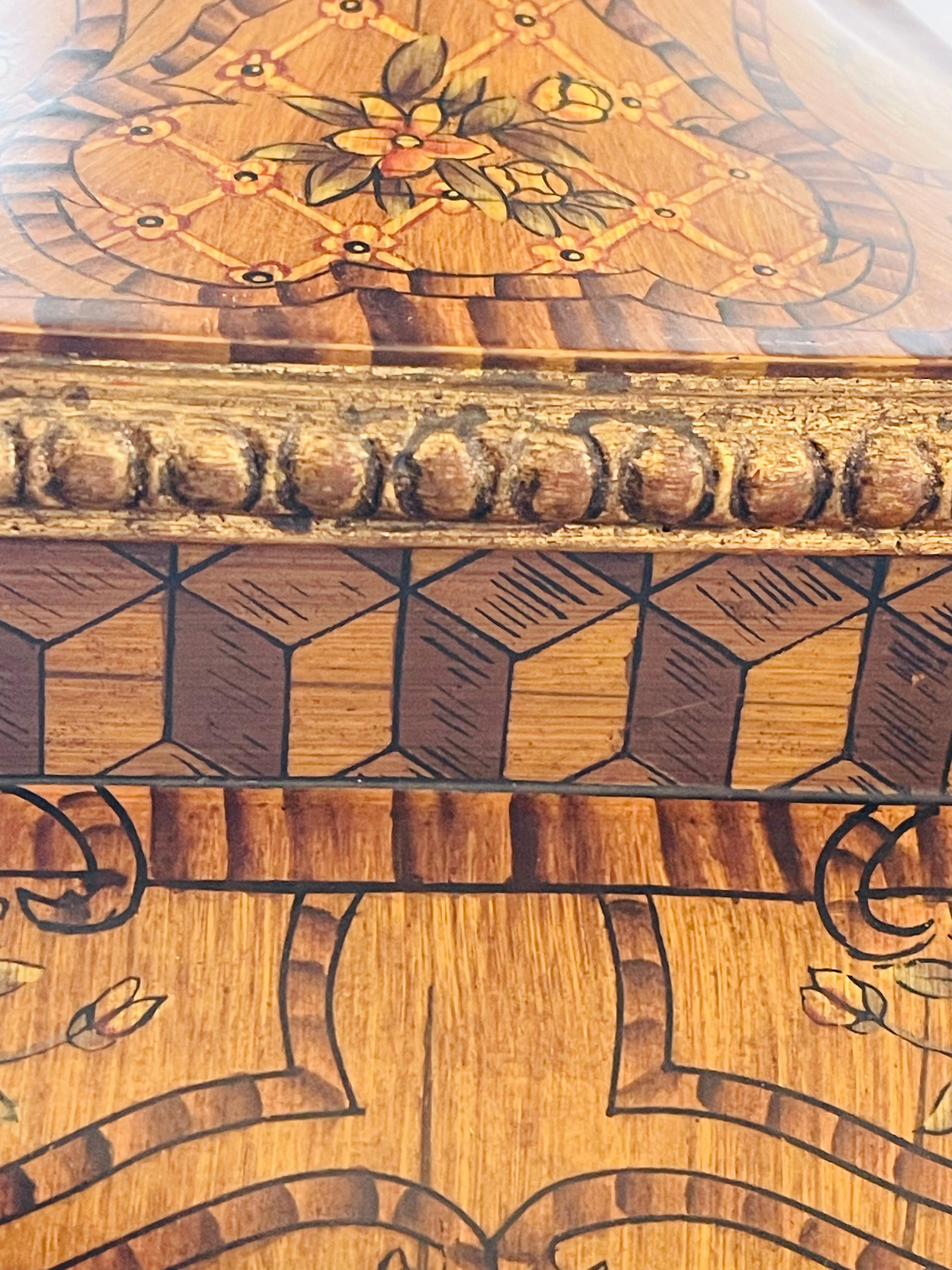 Caja de madera grande para el té de estilo renacimiento barroco mediados del siglo XX en venta