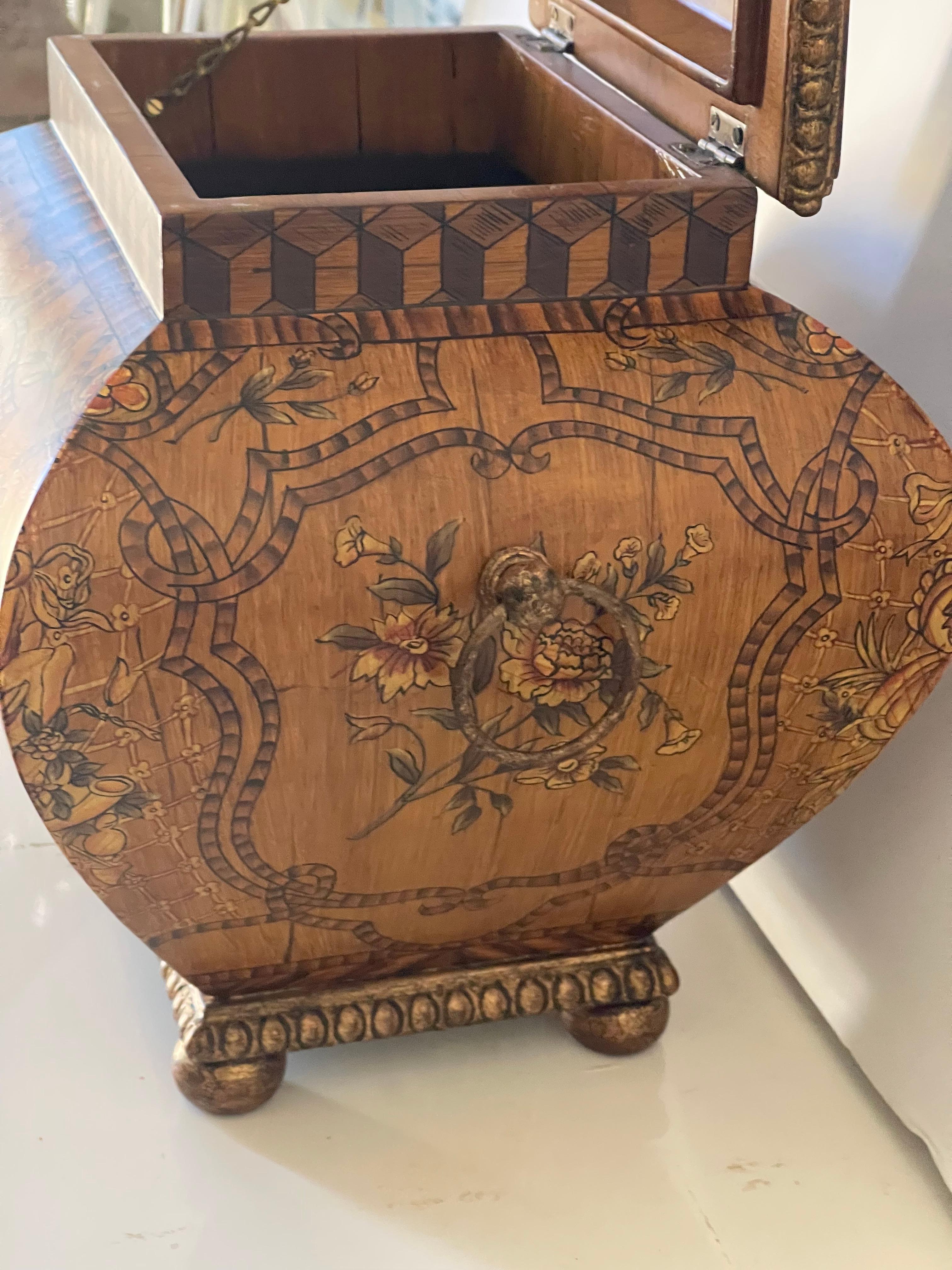Caja de madera grande para el té de estilo renacimiento barroco Nogal en venta