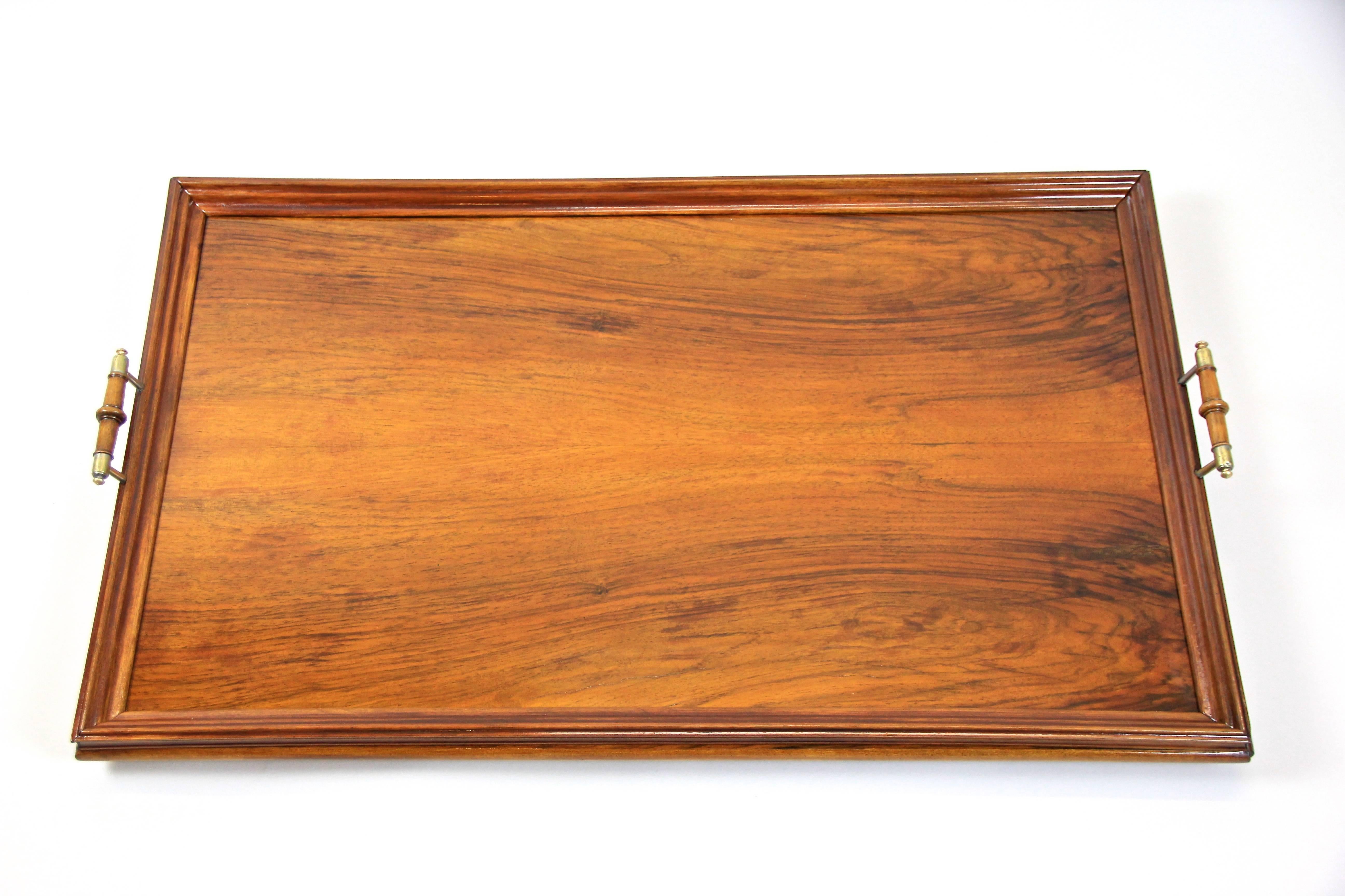 Barock-Revival-Tisch mit abnehmbarem Tablett Nussholz:: Österreich:: um 1870 (Neobarock) im Angebot