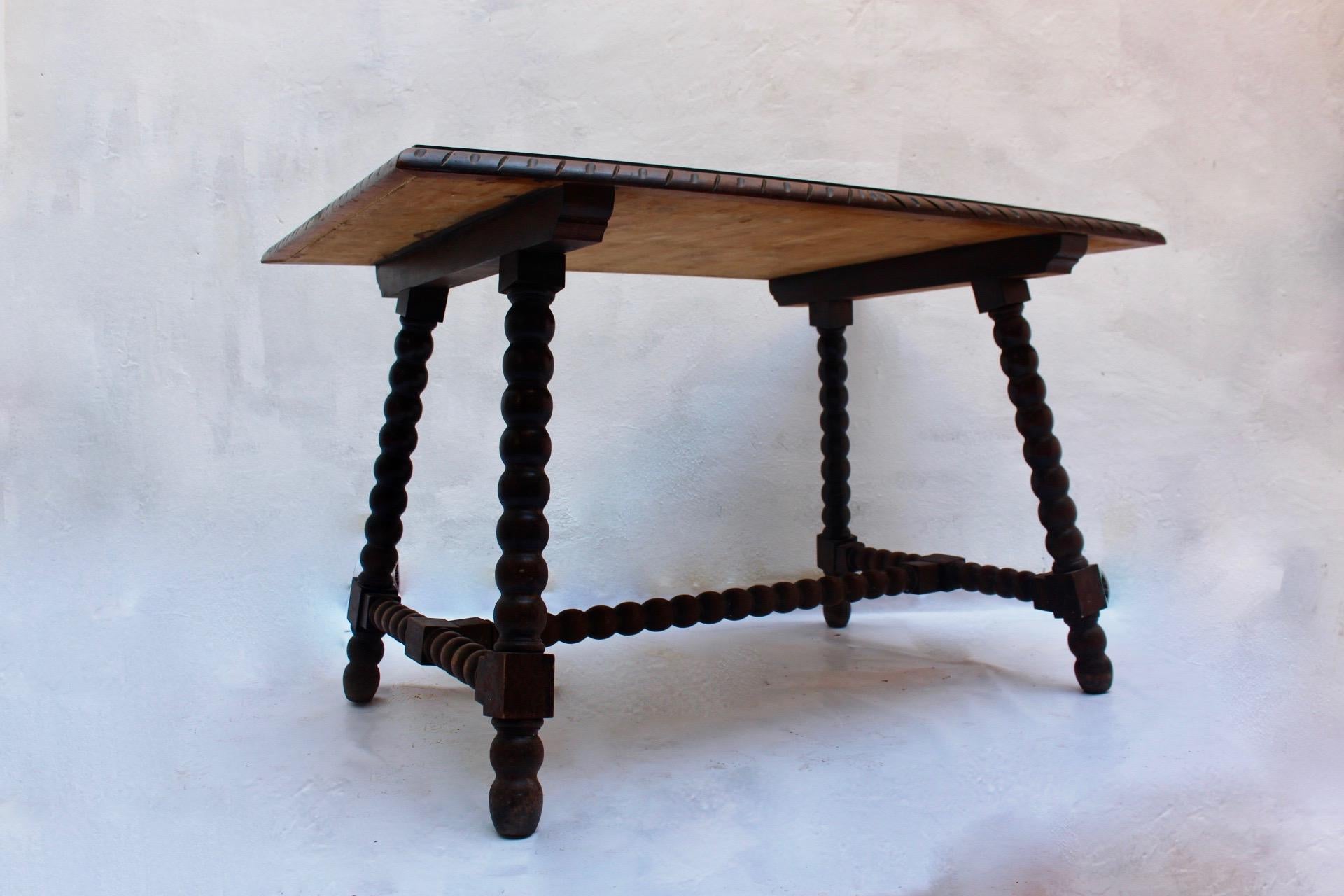 Baroque Revival Wood Dining Table Made in Spain, 19th Century In Good Condition In Valencia, Valencia