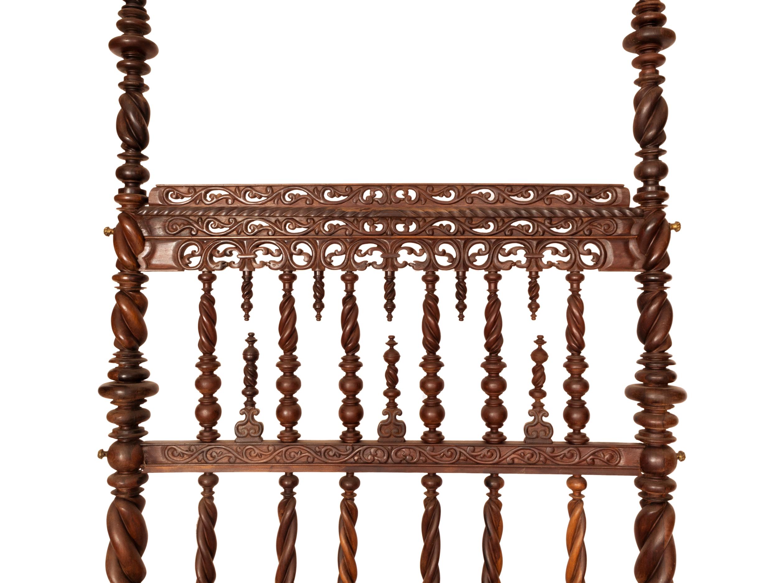 Portuguese Baroque Canopy Bed, 17th Century For Sale 1