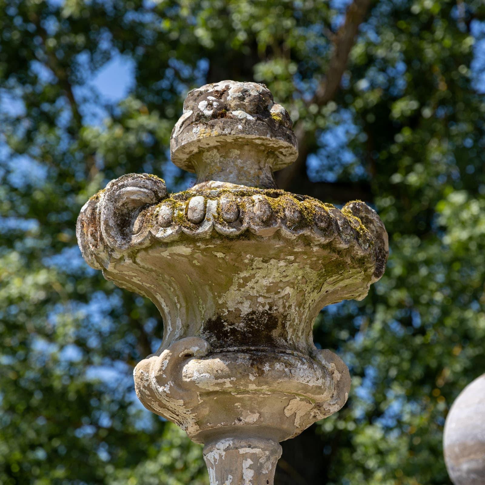 Fin du XVIIIe siècle Urne de jardin baroque en grès, vers 1770 en vente