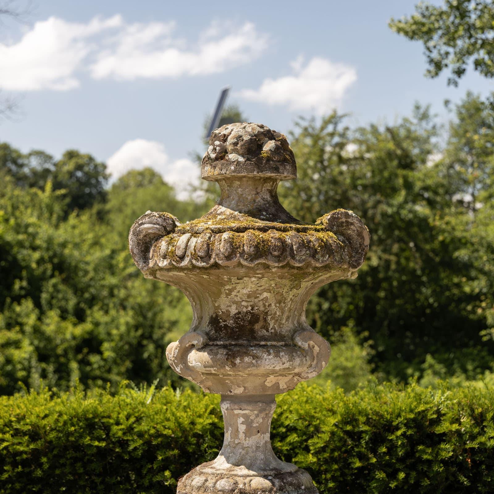 Grès Urne de jardin baroque en grès, vers 1770 en vente