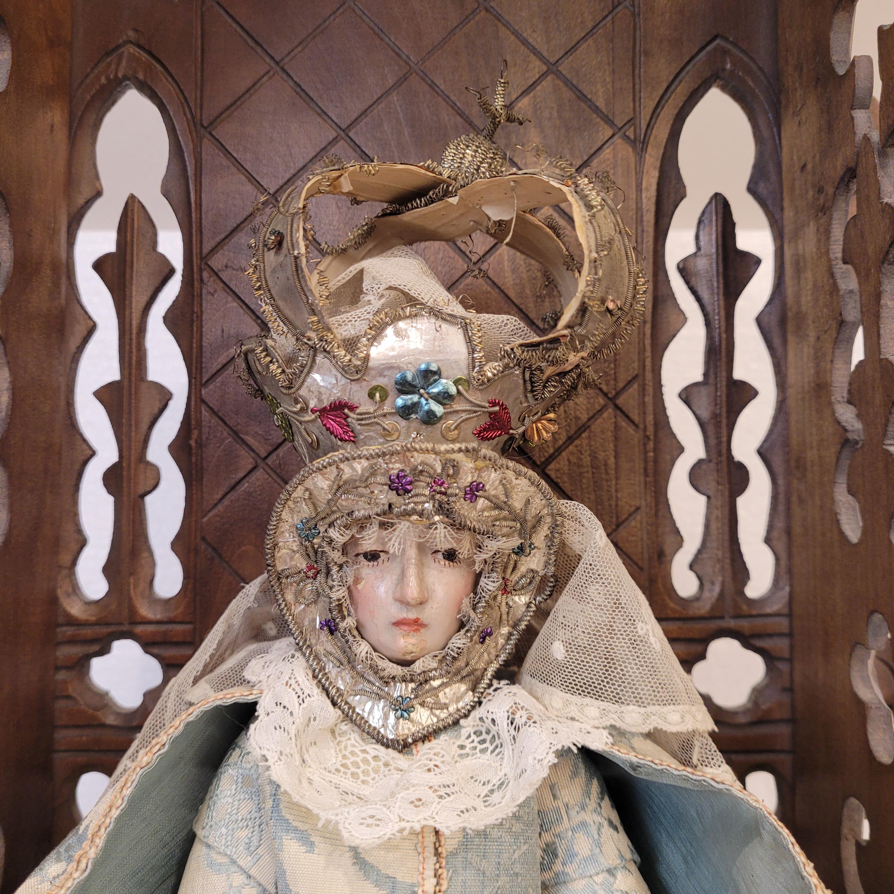 Sculpture baroque Image habillée Vierge Marie couronnée, Vierge Reine Spain en vente 7