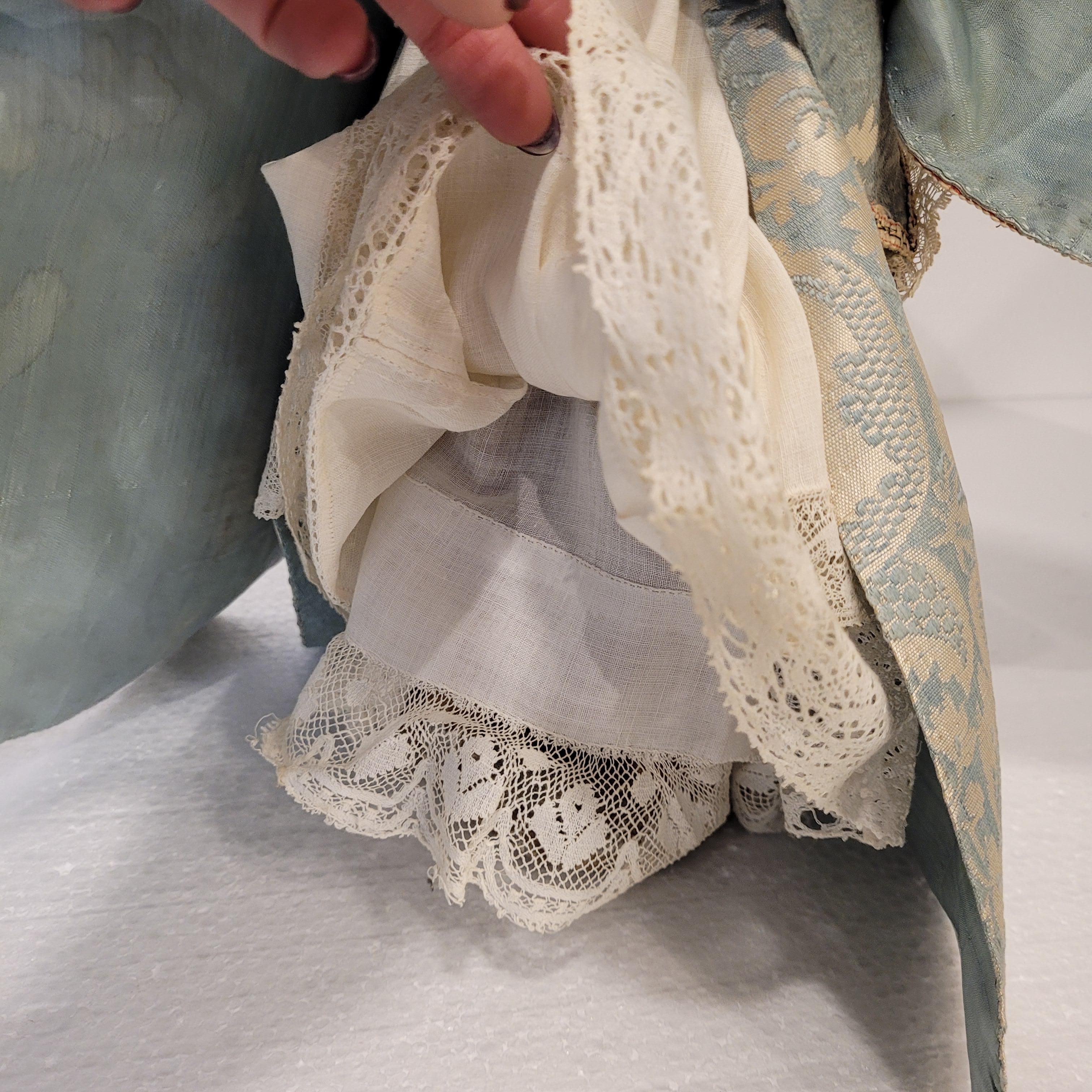 Sculpture baroque Image habillée Vierge Marie couronnée, Vierge Reine Spain en vente 10