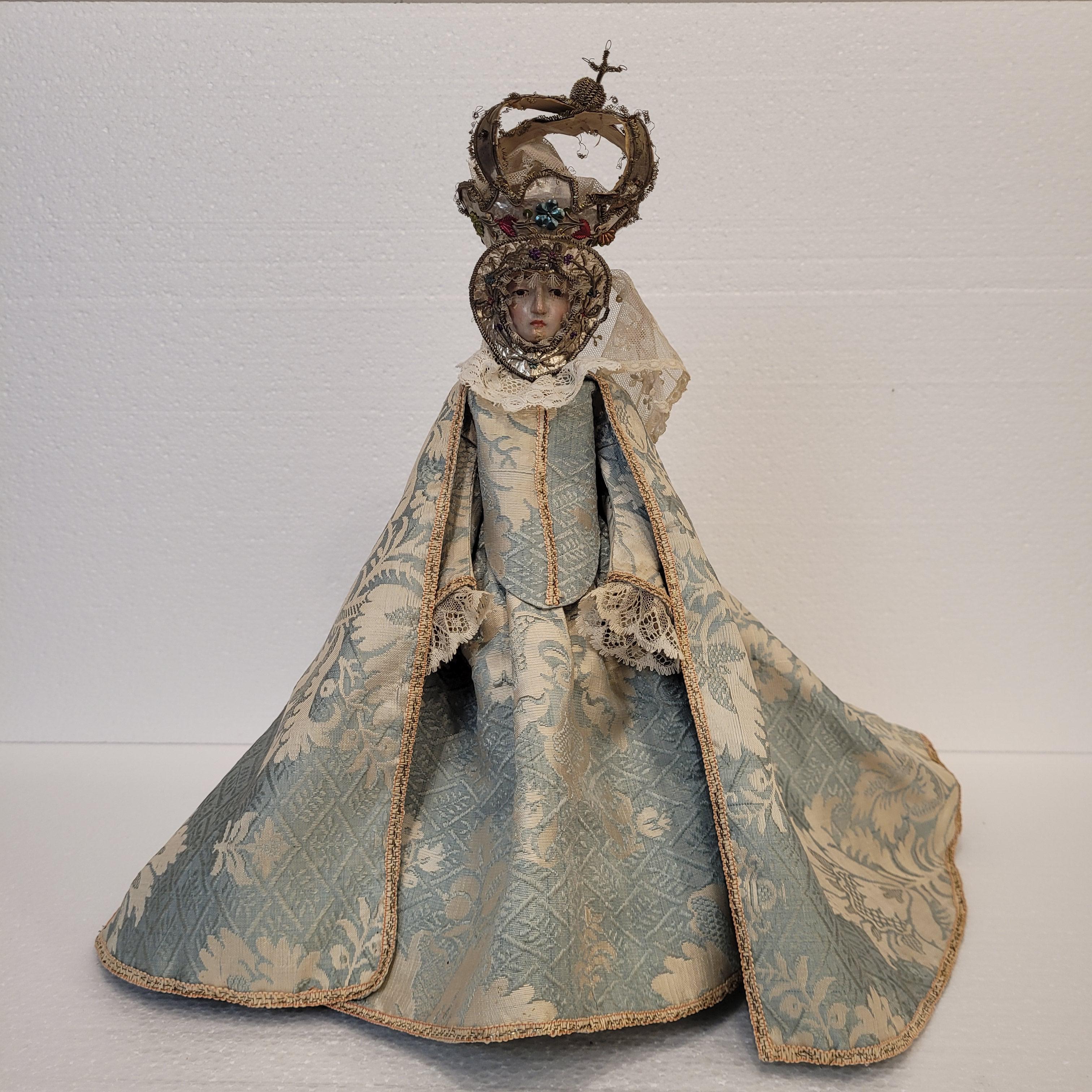 Fin du XVIIIe siècle Sculpture baroque Image habillée Vierge Marie couronnée, Vierge Reine Spain en vente