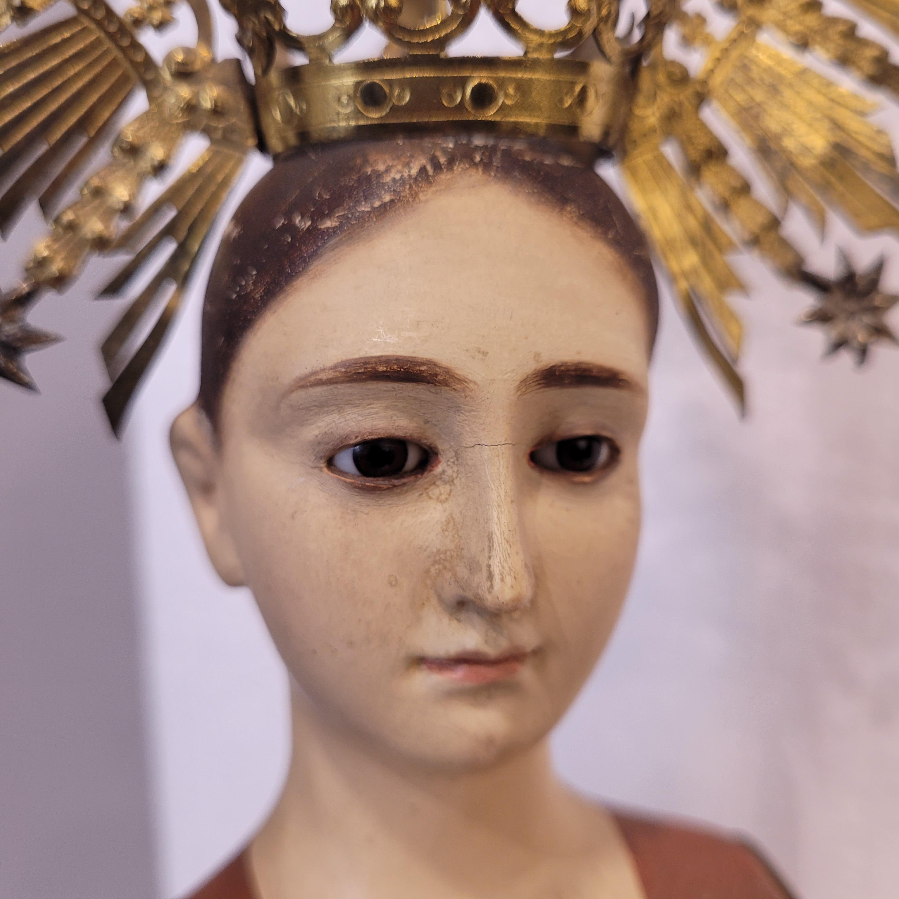 Sculpture baroque de la Vierge avec une couronne en bois, Espagne en vente 11
