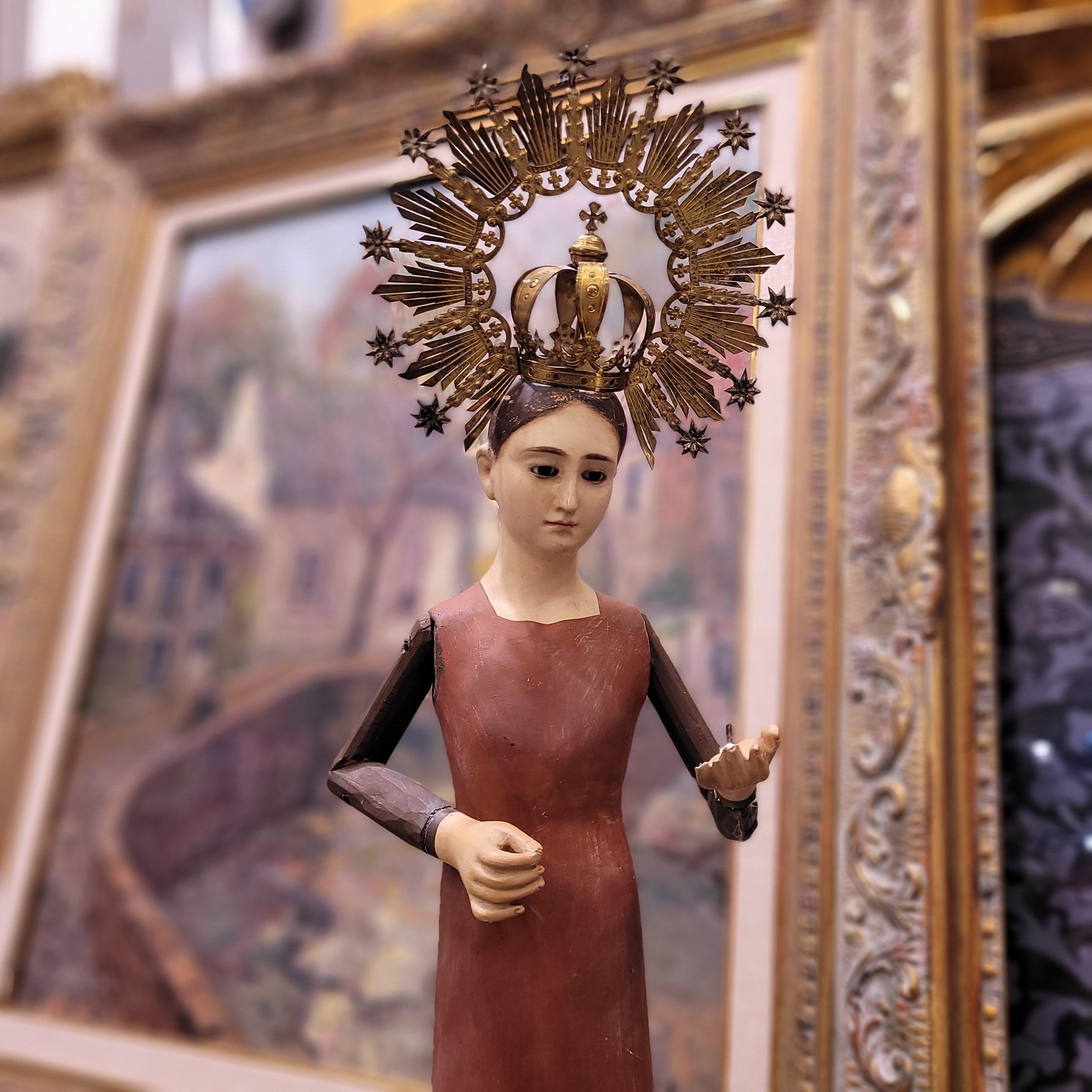 Espagnol Sculpture baroque de la Vierge avec une couronne en bois, Espagne en vente