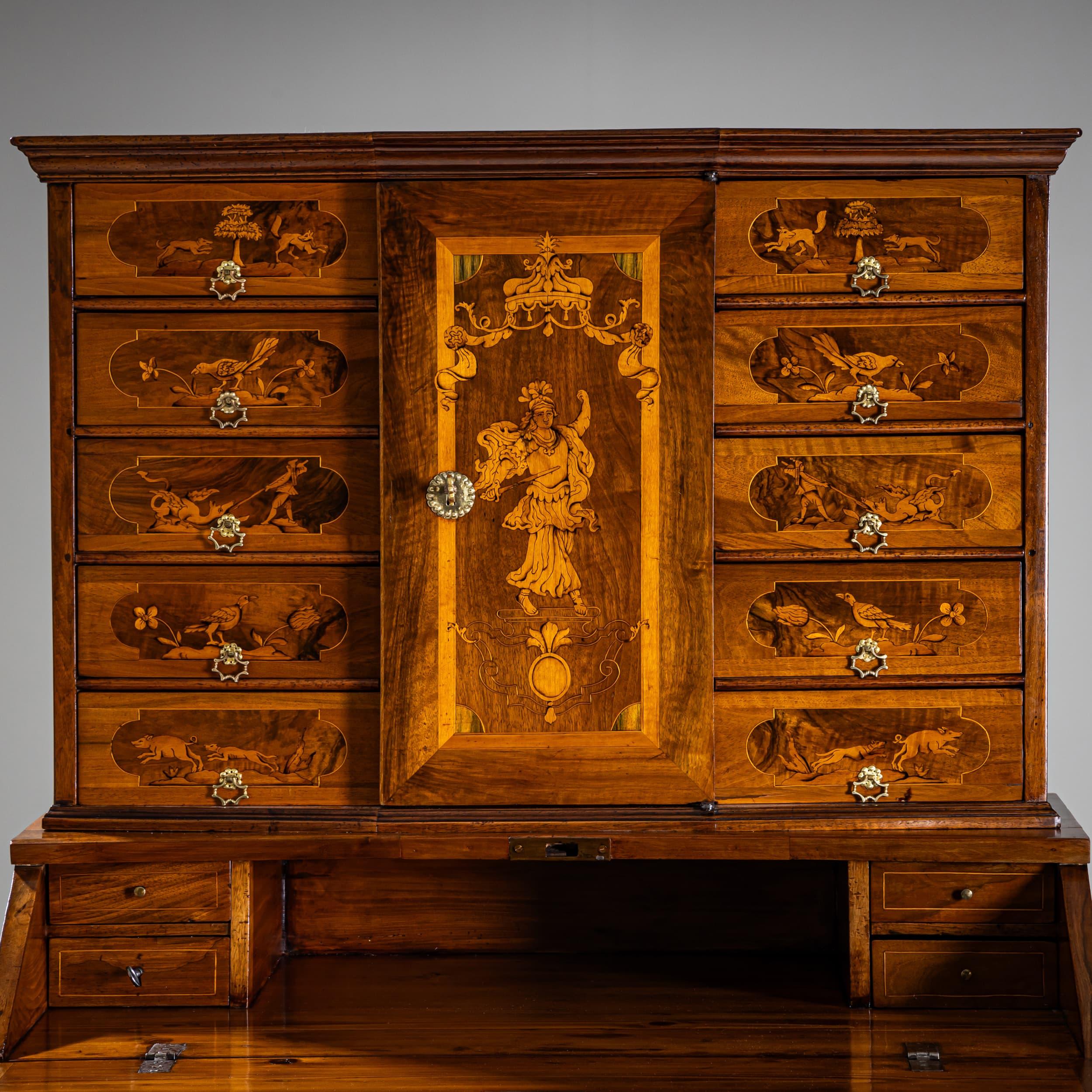 Baroque Secretary à Trois Corps in Walnut, Mid-18th Century For Sale 1