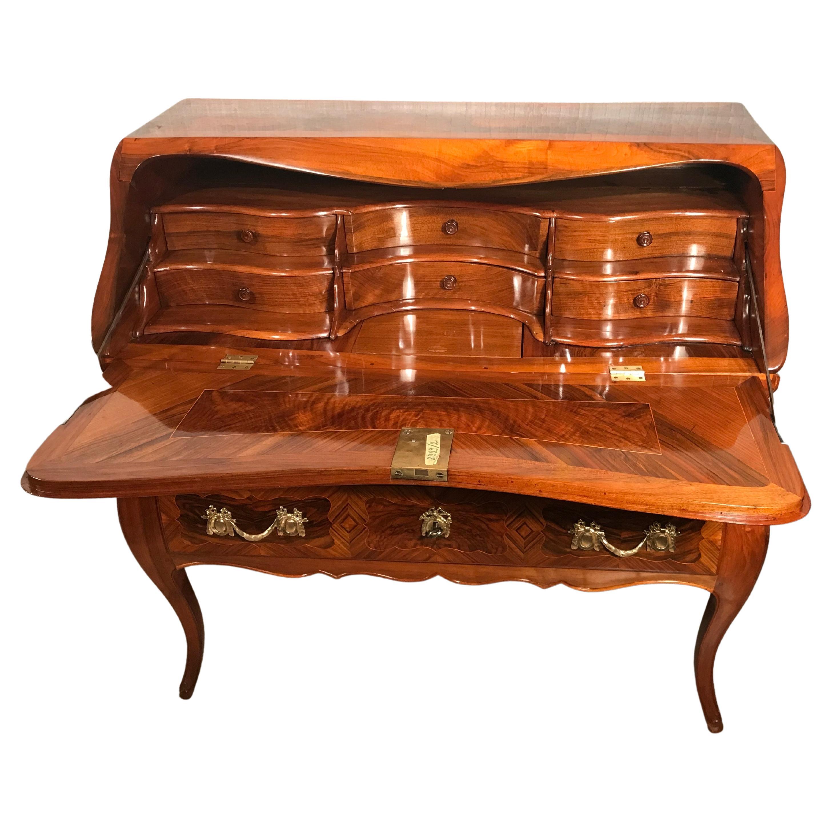 This beautiful Baroque Secretary Desk comes from Southern Germany and dates back to 1760/70. The secretaure has a gorgeous walnut veneer grain. The upper part has a sloping writing flap, the outside has a walnut veneer with curved ribbon inlays. The