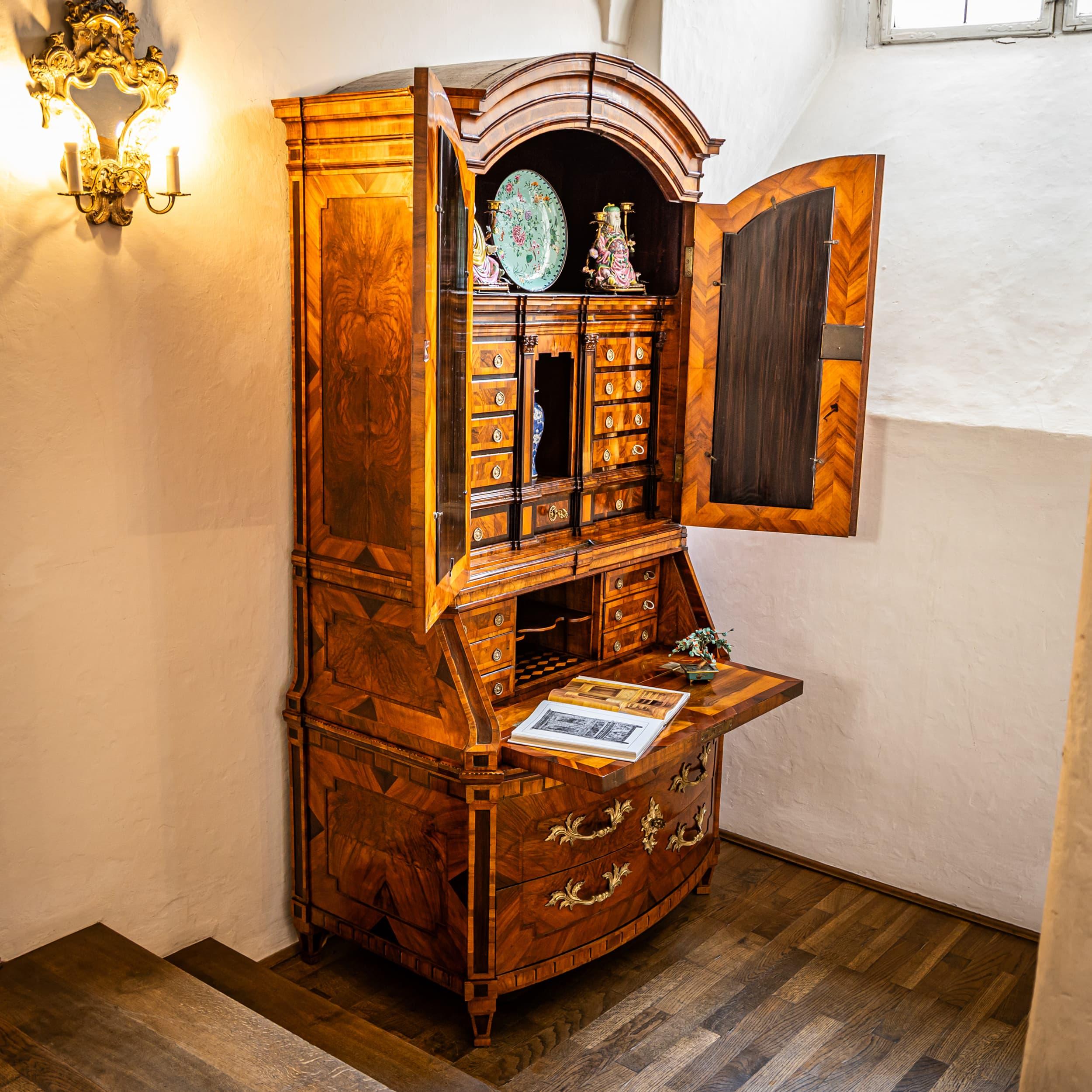 Barocker Sekretär, Dresden, Mitte des 18. Jahrhunderts (Bronze) im Angebot