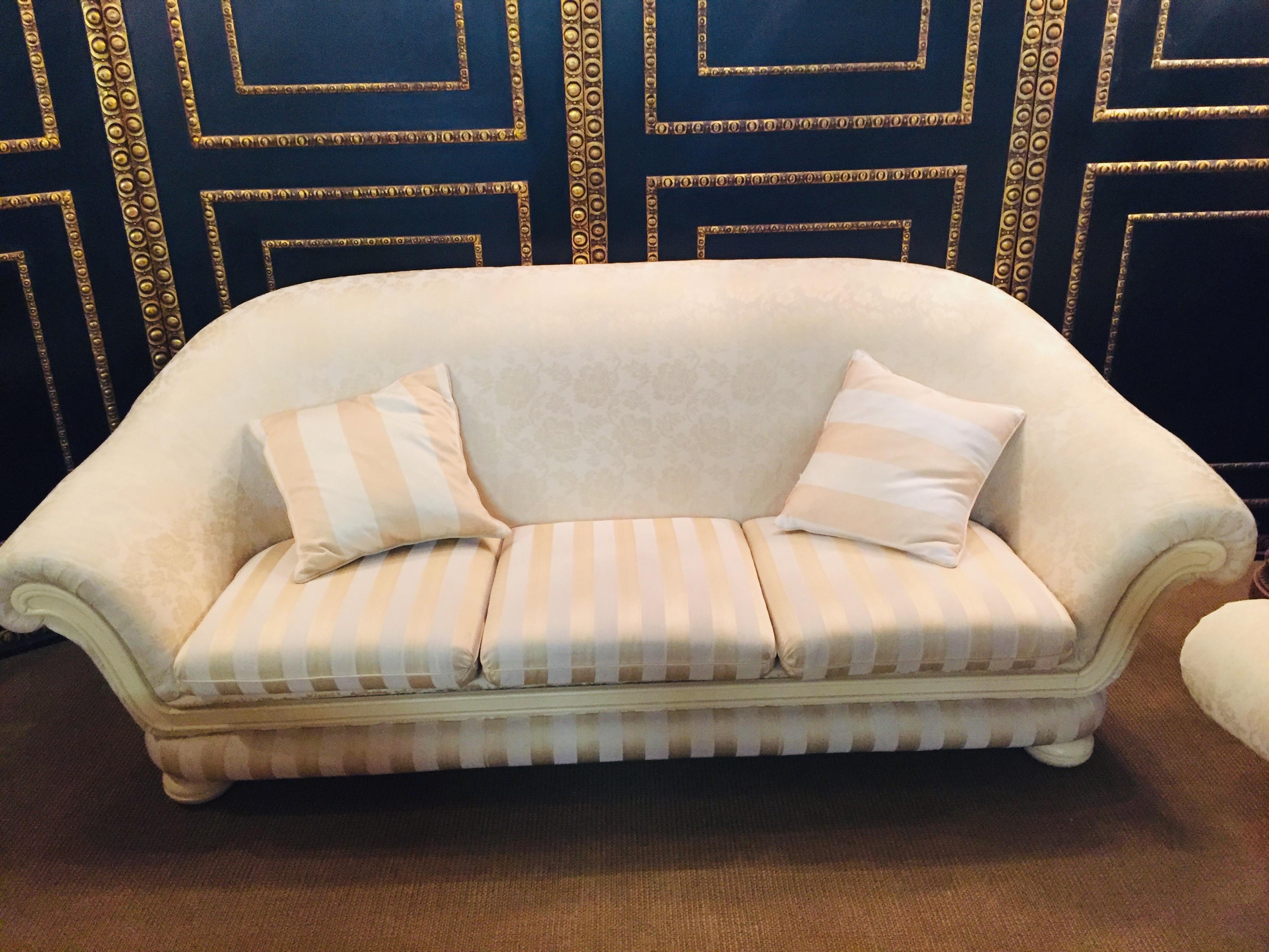 This set is a very high-quality upholstery from a Berlin Villa.
curved armrests front with solid wood decorated in white / beige.
Beautiful Baroque pattern on the seats with striped fabric.

the set is in a super condition, no stains or wear.
The