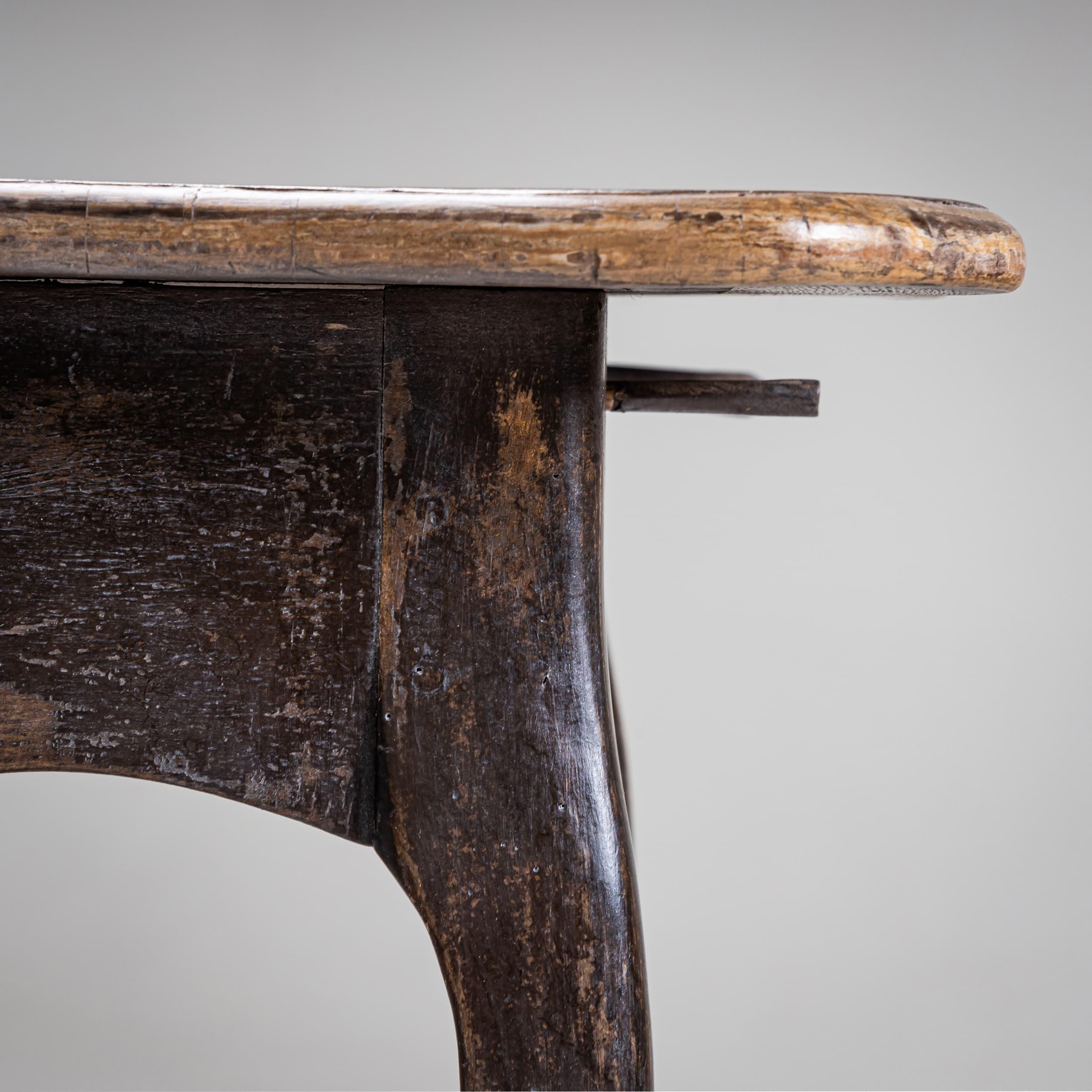 Baroque Side Table in Gray, 18th Century In Good Condition For Sale In Greding, DE