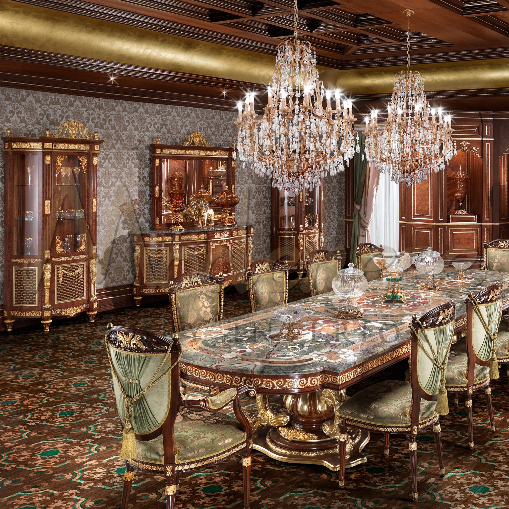 Barocke Barock-Beistellvitrine mit Furnier und Blattgolddetails von Modenese Luxury (Empire) im Angebot