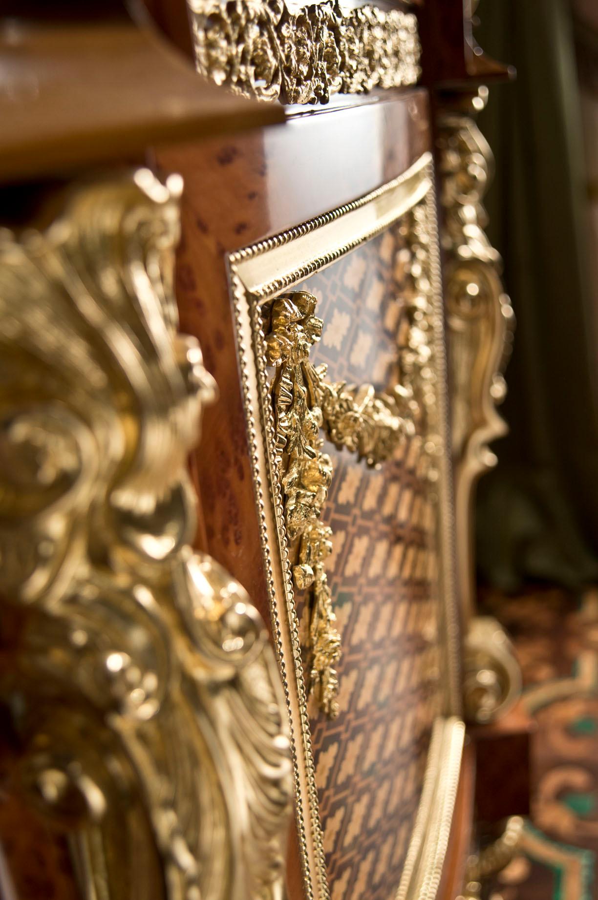 Baroque Side Vitrine with Veneer and Gold Leaf Details by Modenese Luxury For Sale 2