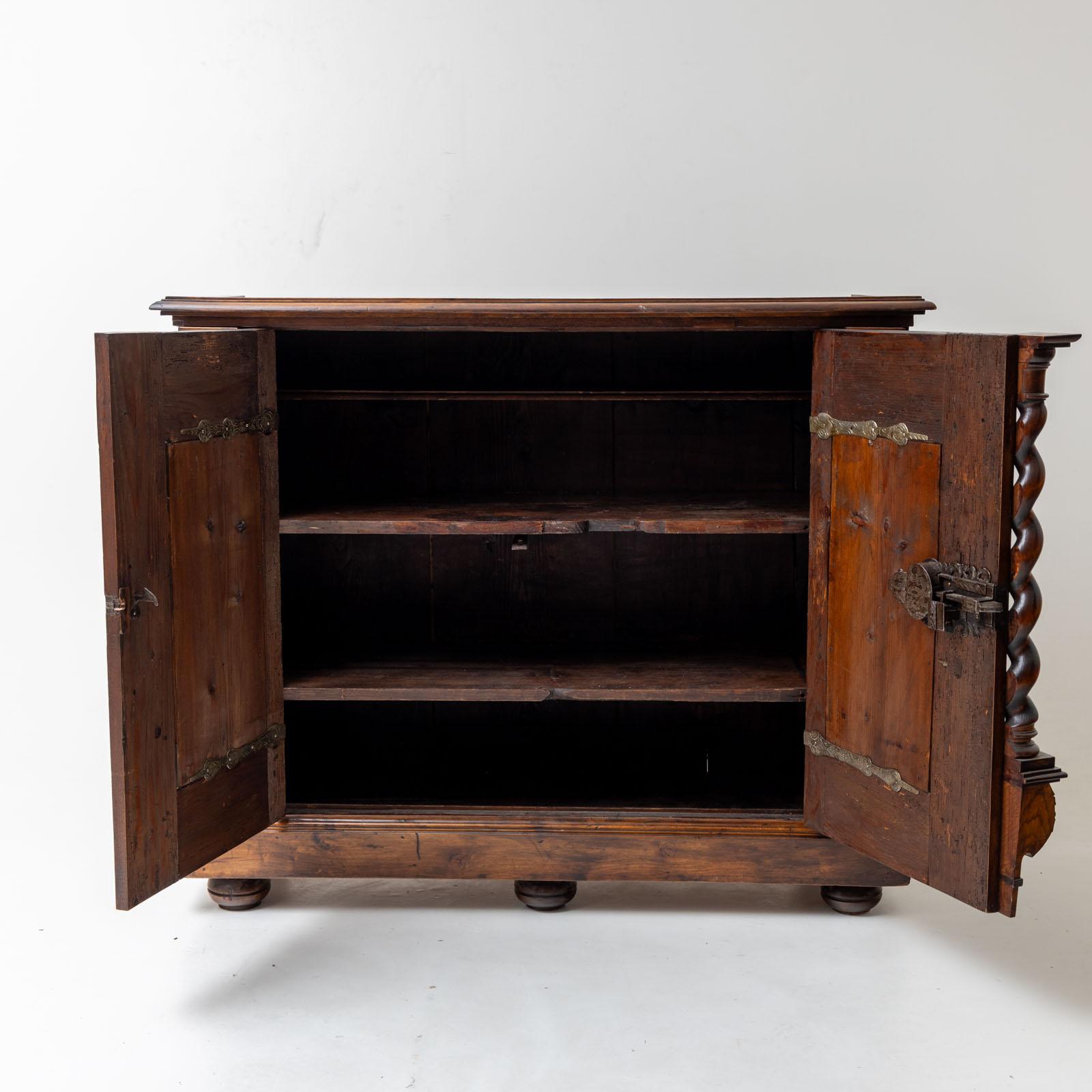 Barock-Sideboard, frühes 18. Jahrhundert (Holz) im Angebot
