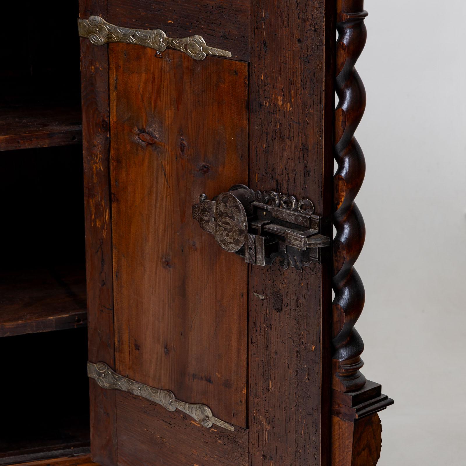 Barock-Sideboard, frühes 18. Jahrhundert im Angebot 1