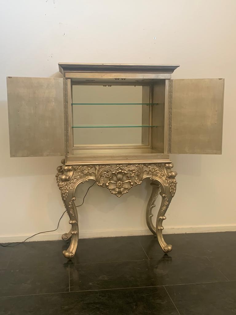 Mobile bar eclettico con base in argento barocco, anni '80 In condizioni buone in vendita a Montelabbate, PU