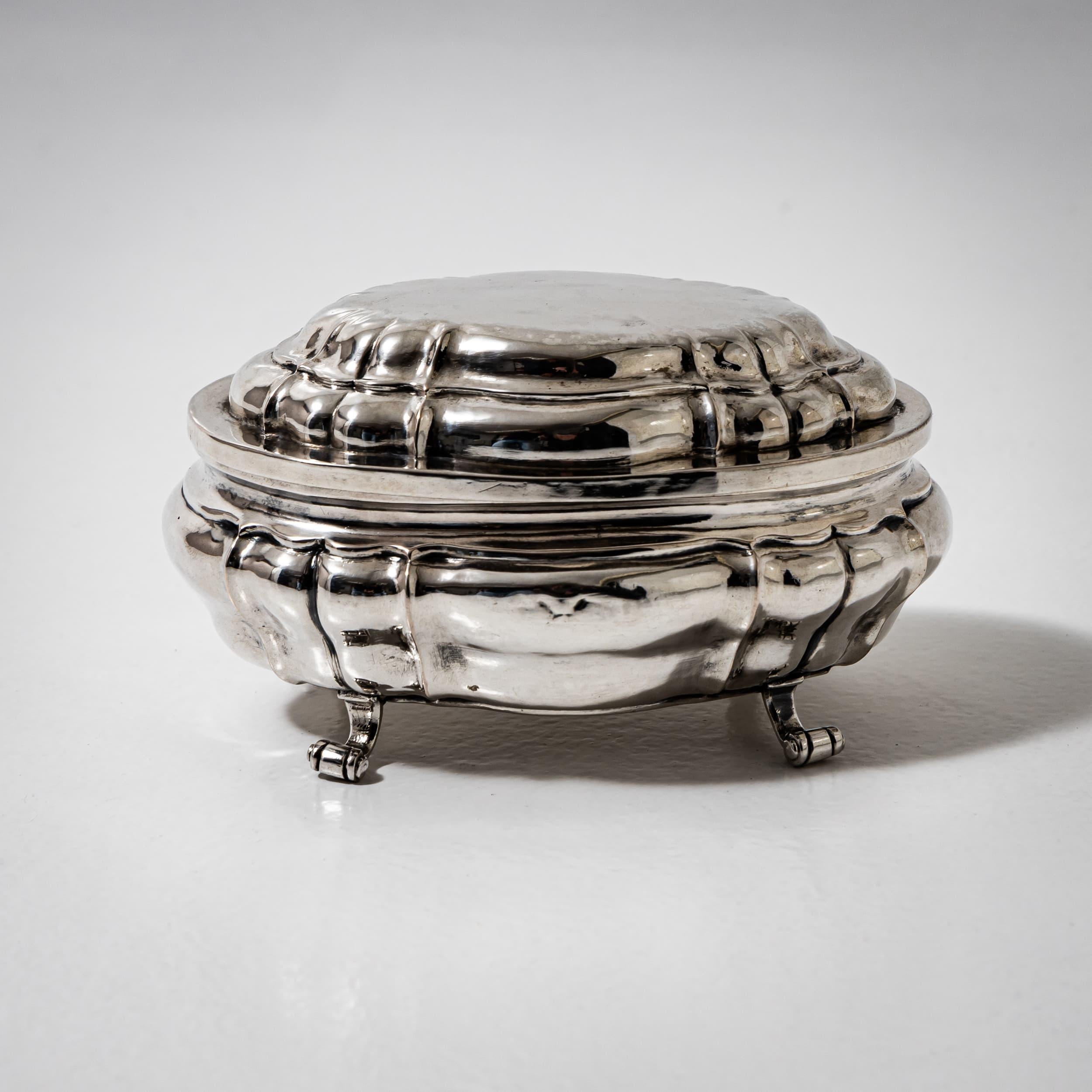 Barocco Scatola barocca con coperchio in argento, Johann Georg Martinengo, Coblenza, 1740 circa in vendita