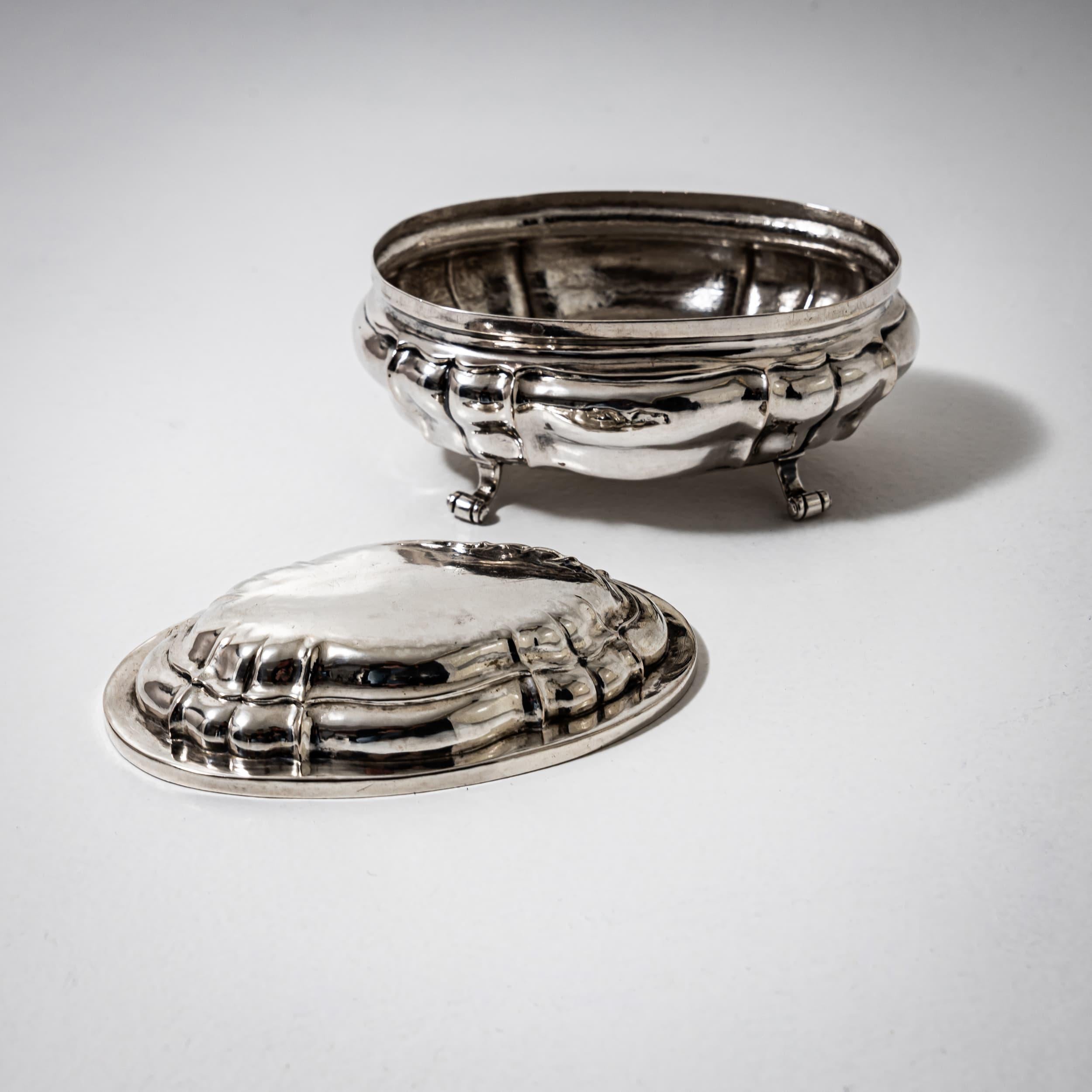 Tedesco Scatola barocca con coperchio in argento, Johann Georg Martinengo, Coblenza, 1740 circa in vendita