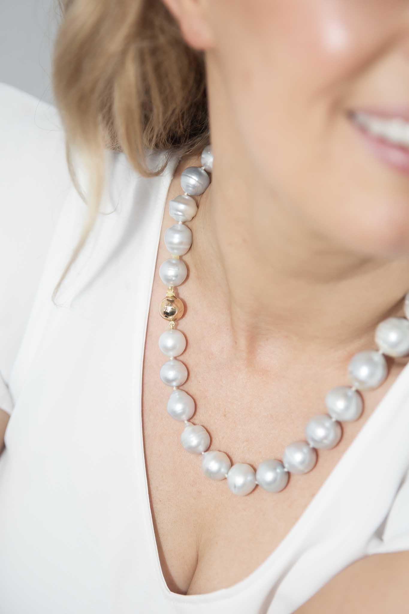 Baroque Silverish South Sea Pearl Strand Necklace & 9 Carat Yellow Gold Clasp 3