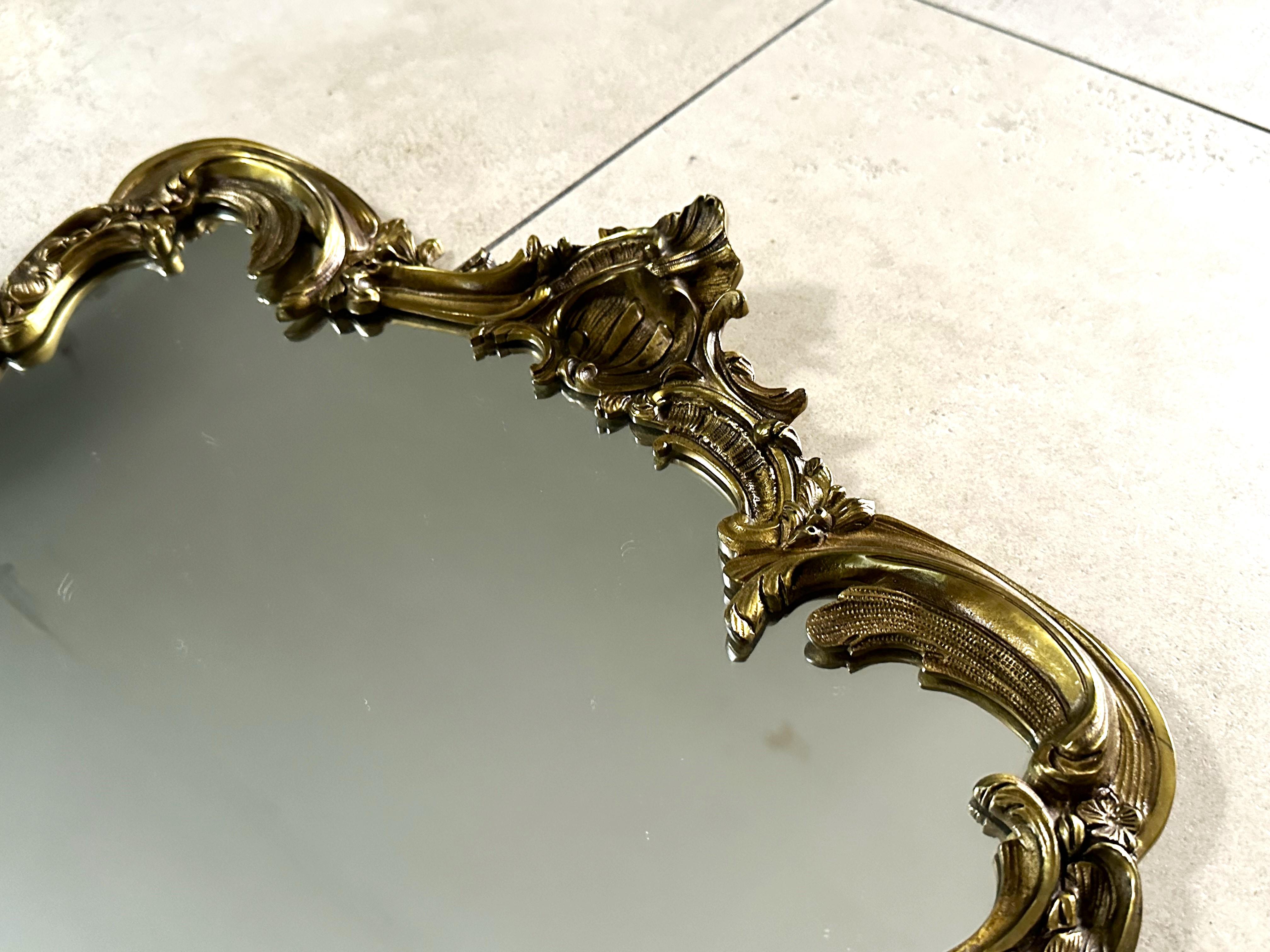 Miroir baroque en laiton massif de style Louis XV, France en vente 3