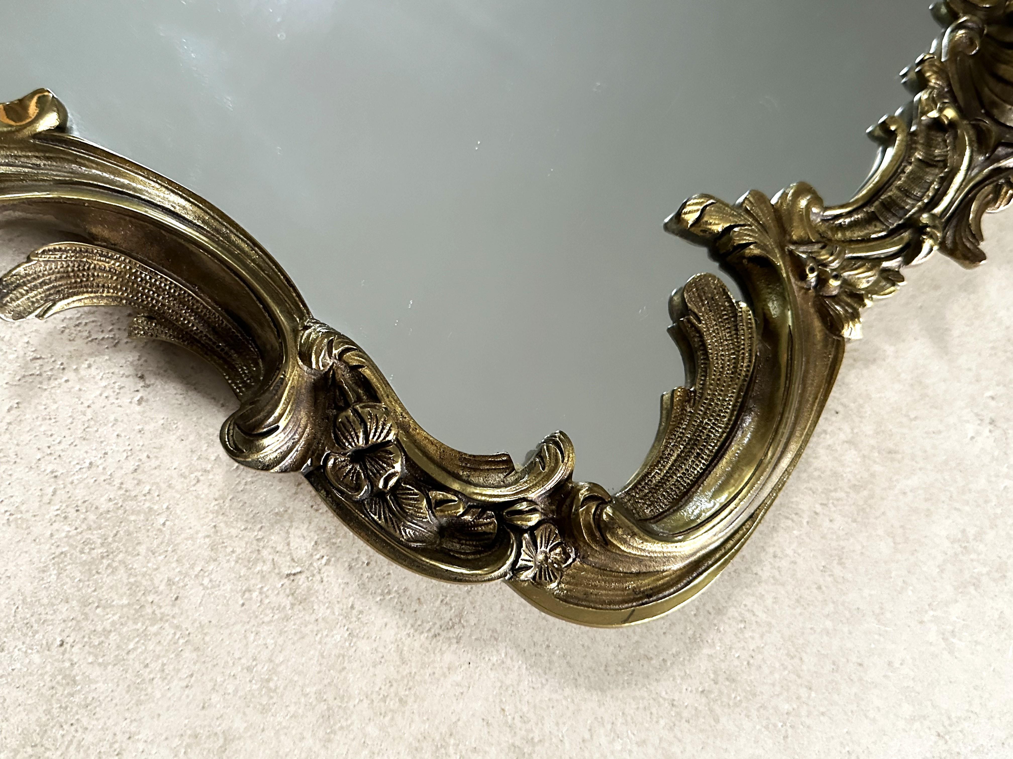 Laiton Miroir baroque en laiton massif de style Louis XV, France en vente